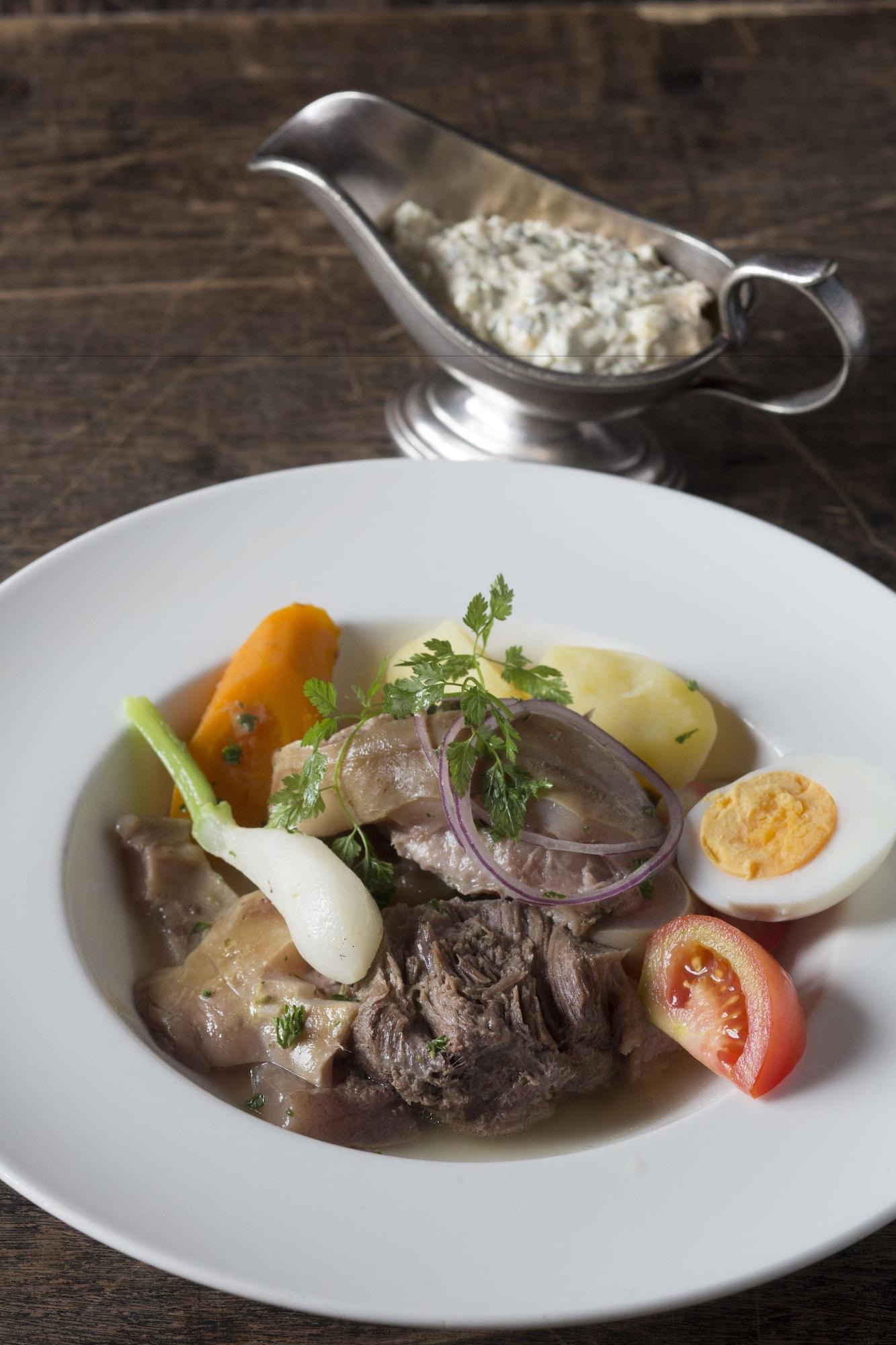 Restaurant La Grange De Conde Chateaux Et Hotels Collection