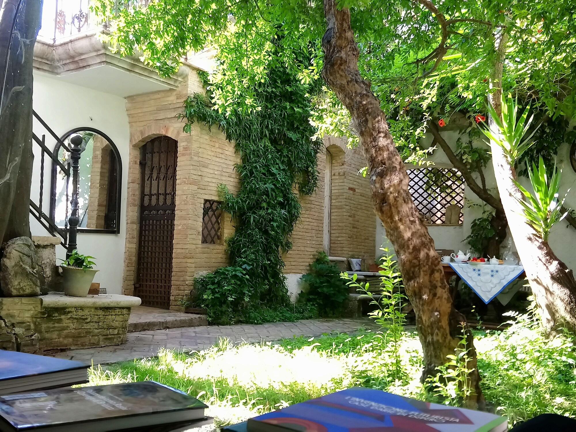 Varios Le Foglie di Acanto