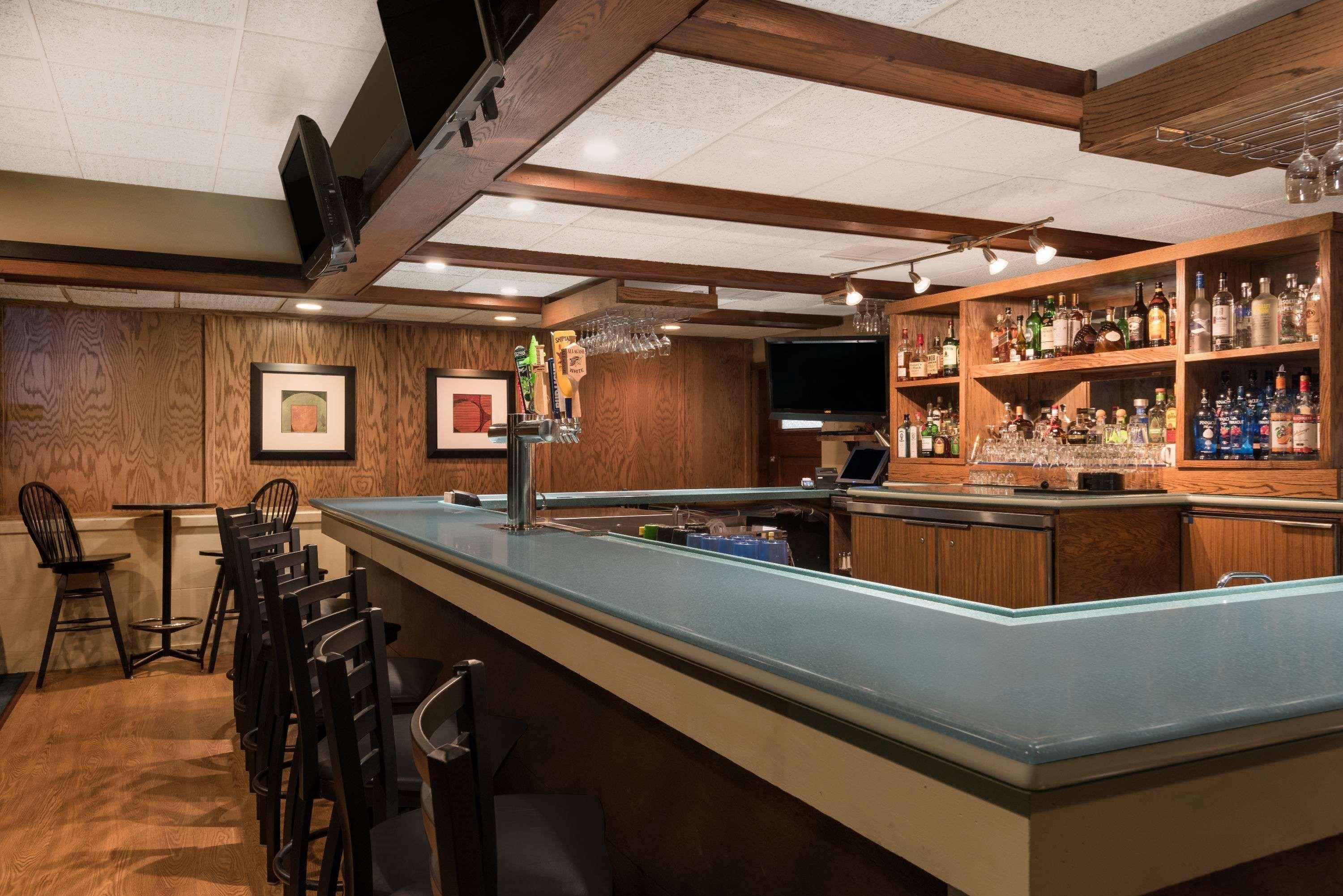 Bar/Salón Ramada Plaza by Wyndham Portland