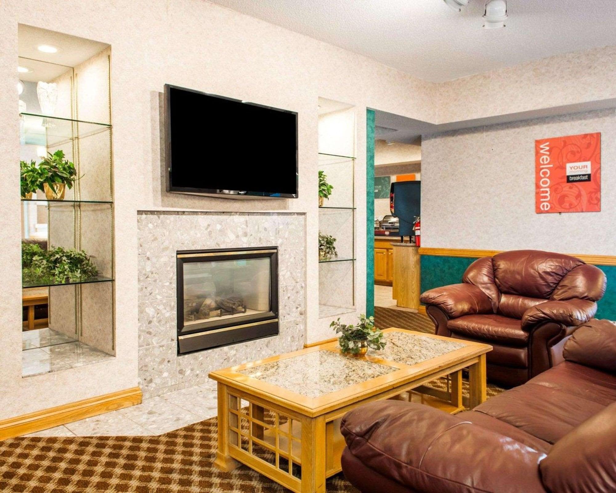 Vista Lobby Comfort Inn Goshen