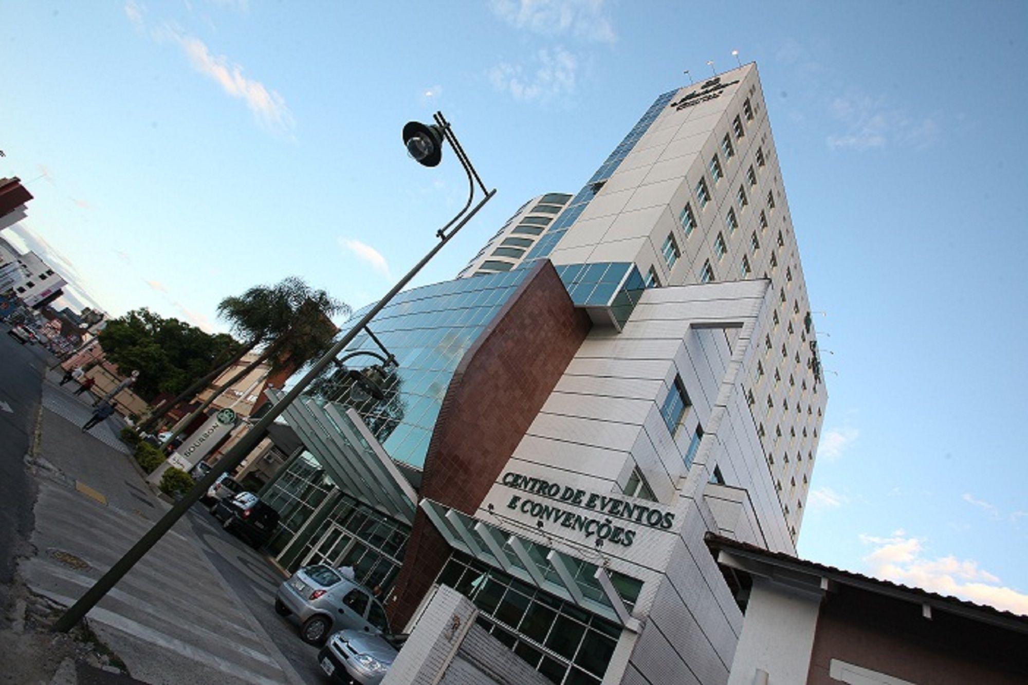 Vista da fachada Bourbon Joinville Convention Hotel