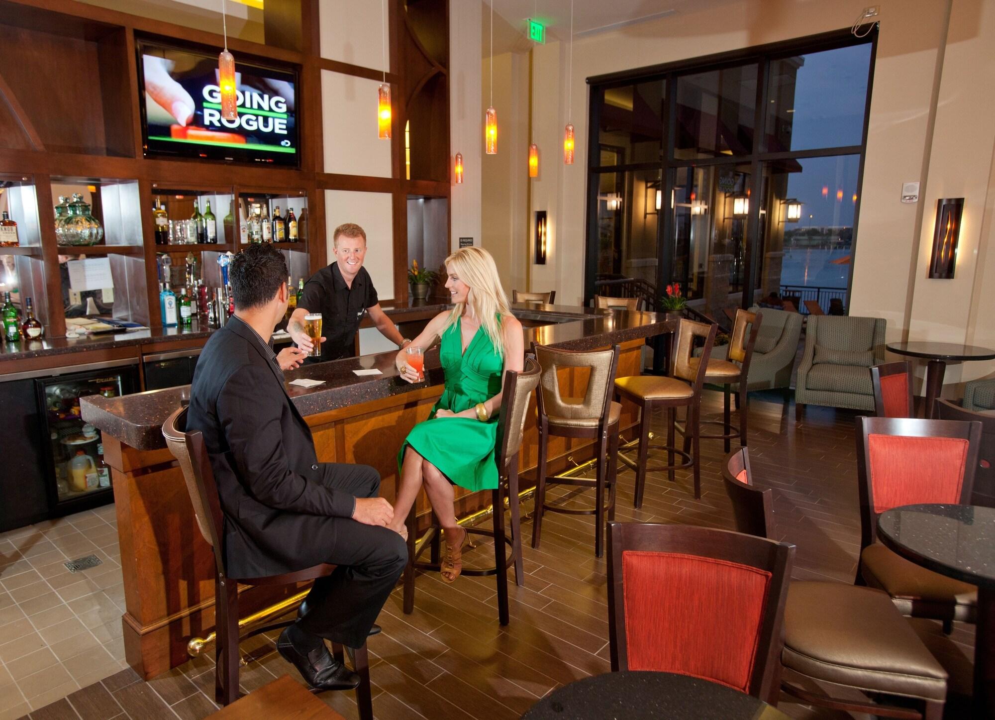Bar/Salón Ramada Plaza Resort & Suites by Wyndham Orlando Intl Drive