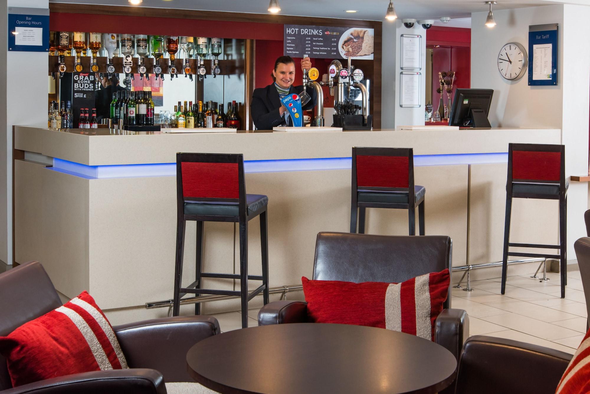 Bar/Salón Holiday Inn Express Bristol - Filton by IHG