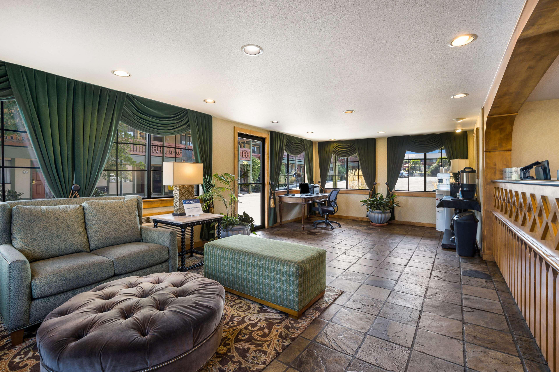 Vista Lobby Best Western Windsor Inn