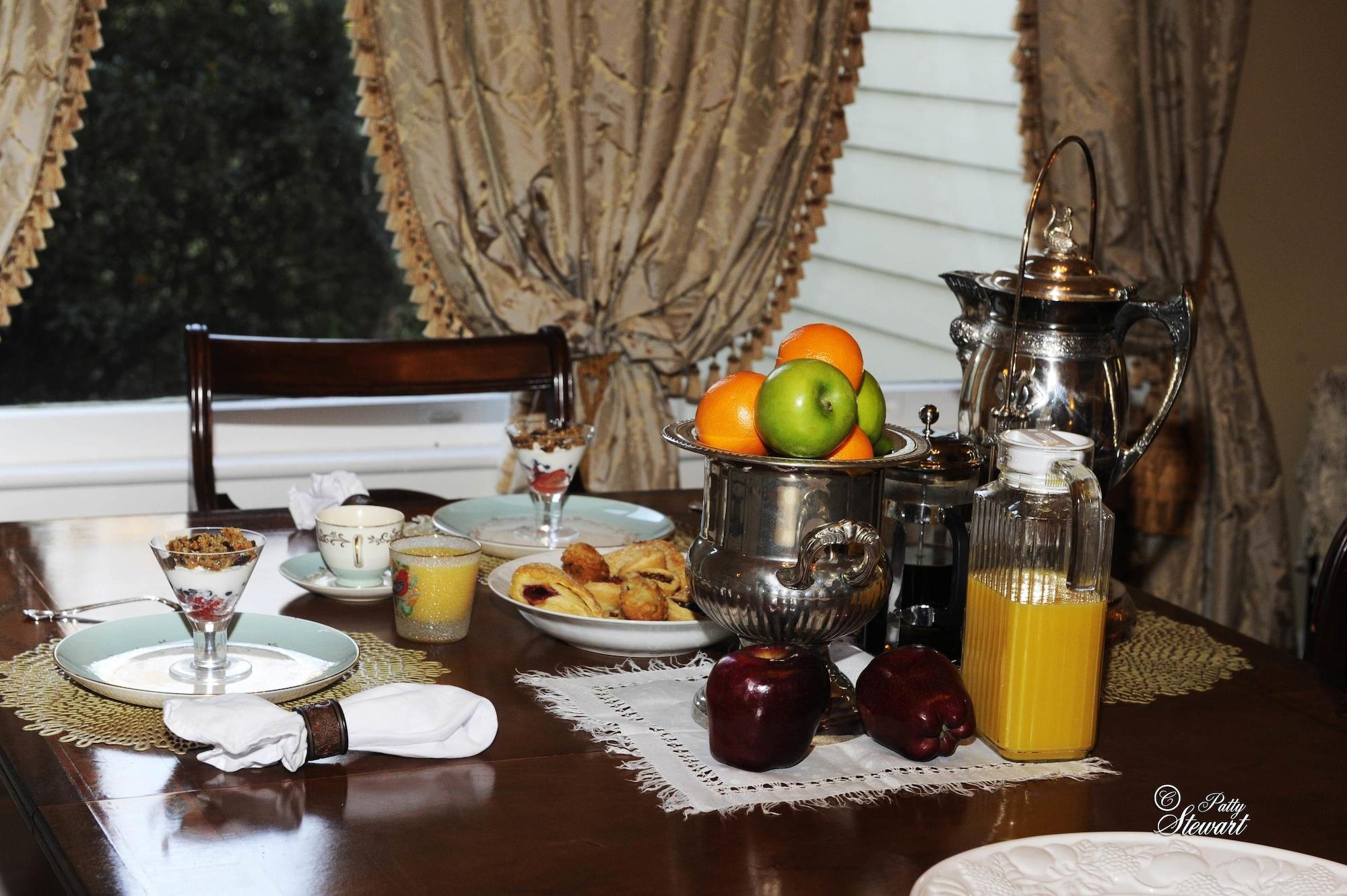Restaurant Clermont Bluffs B&B
