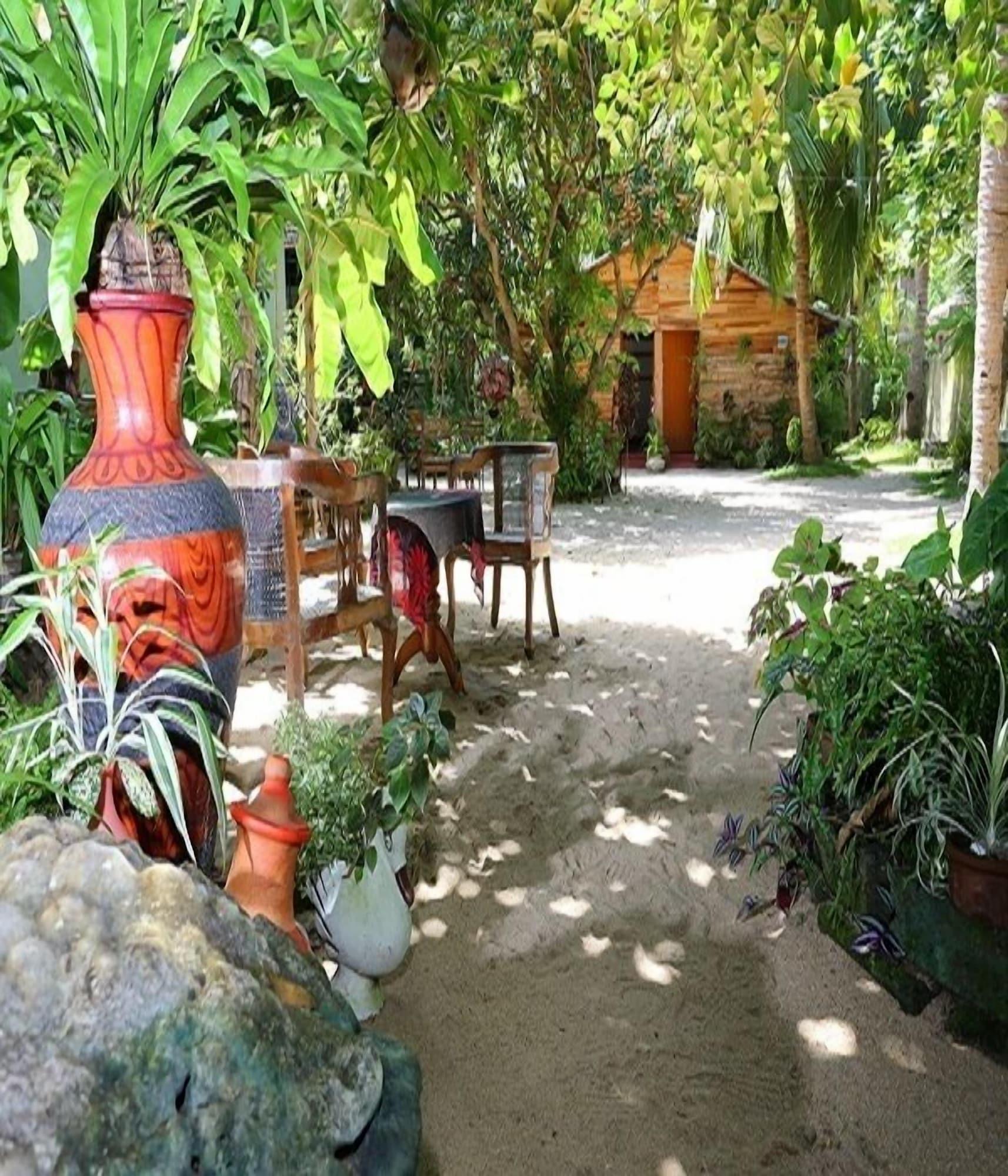 Vista Exterior Mala's Home Stay