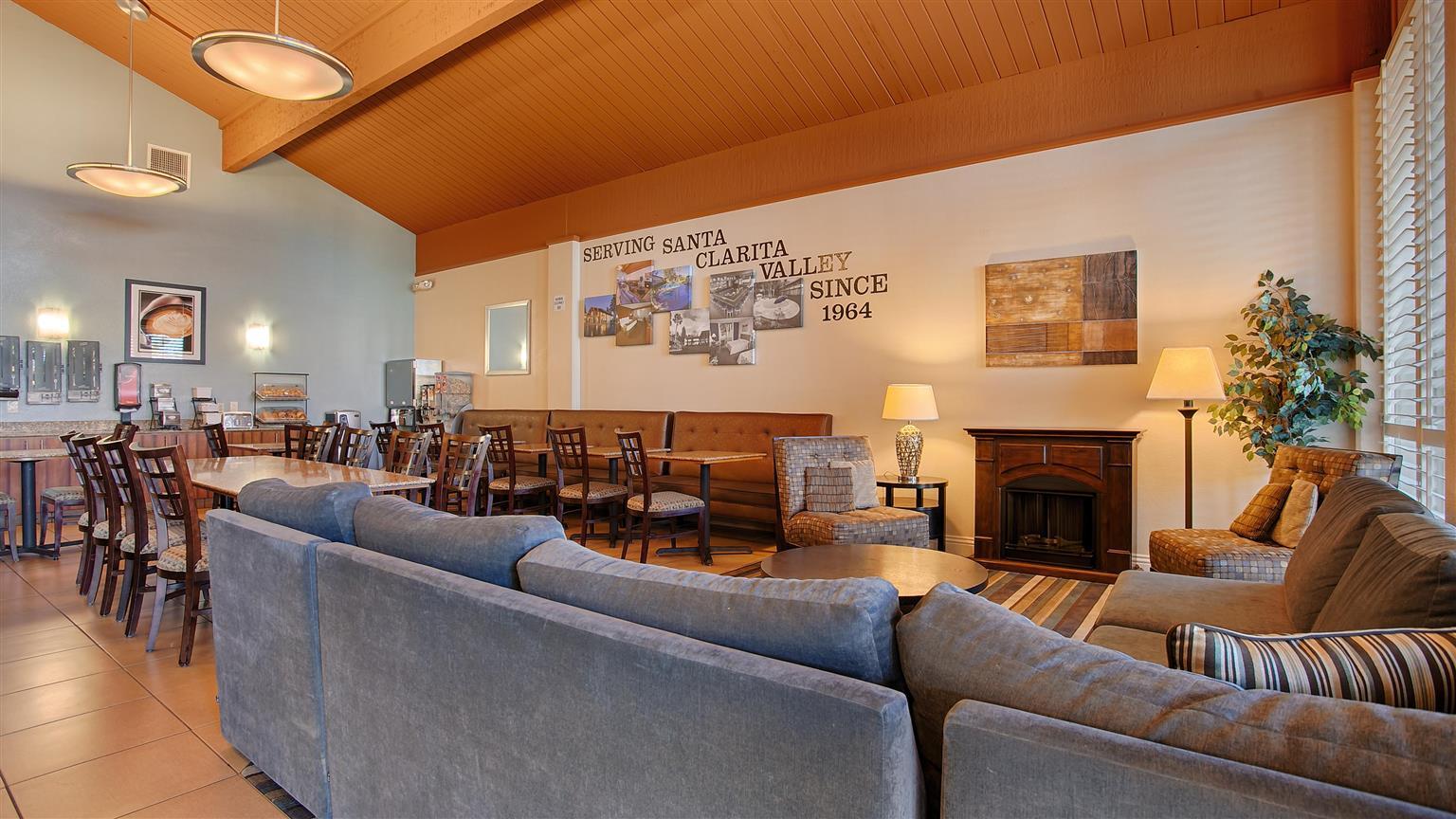 Vista Lobby Best Western Valencia Inn