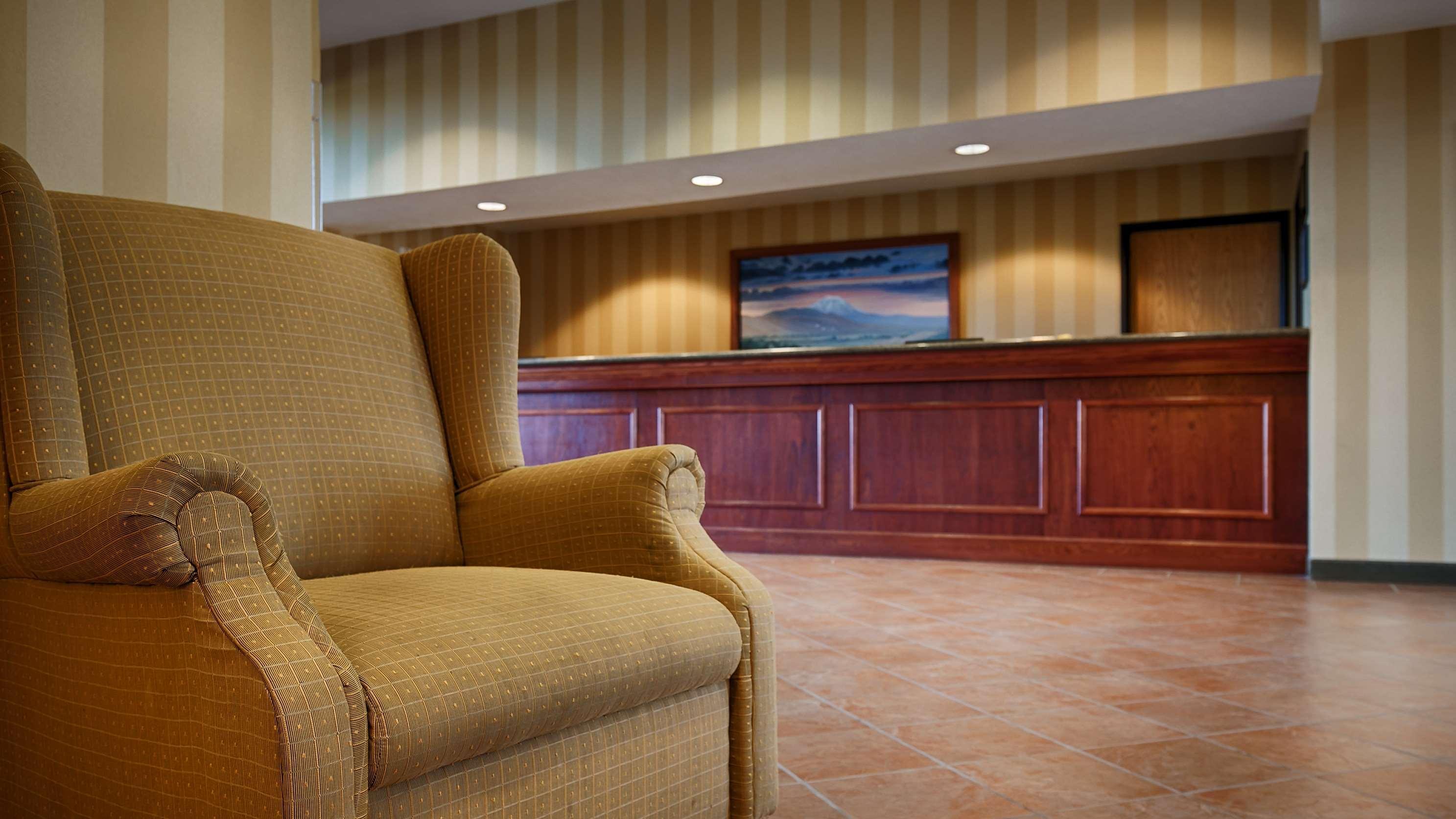 Vista Lobby Best Western Plus Grapevine Inn