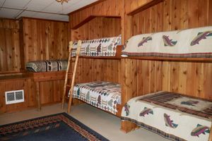Alquiler Vacacional - Pine View Cabin: Rustic Hayden Lake Cabin with Bunkhouse and Private Dock