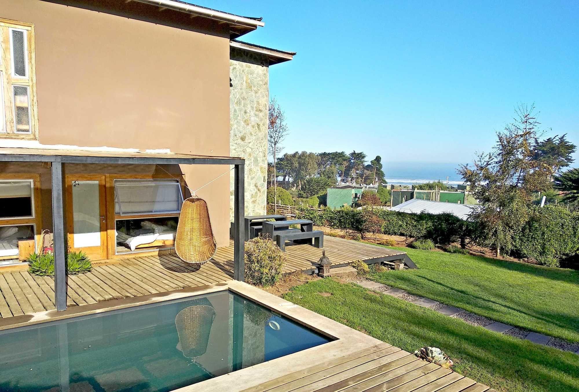 Varios Natural Surf Lodge