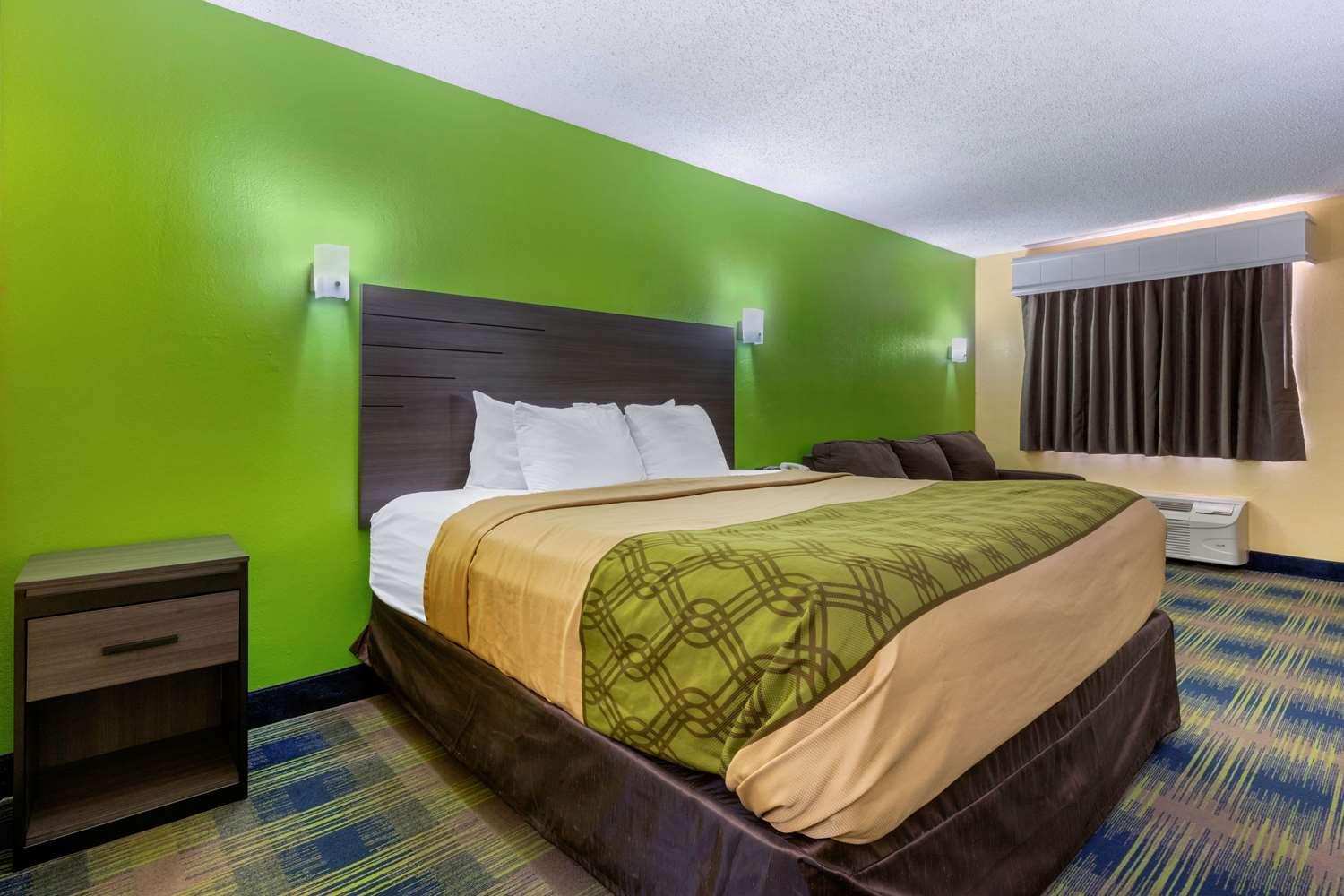 Suite Econo Lodge Nashville Airport East