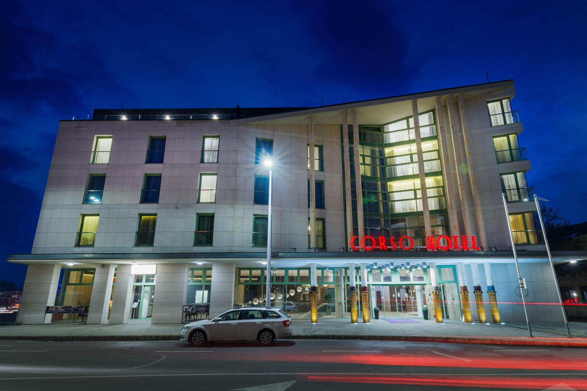 Vista Exterior Corso Hotel Pécs