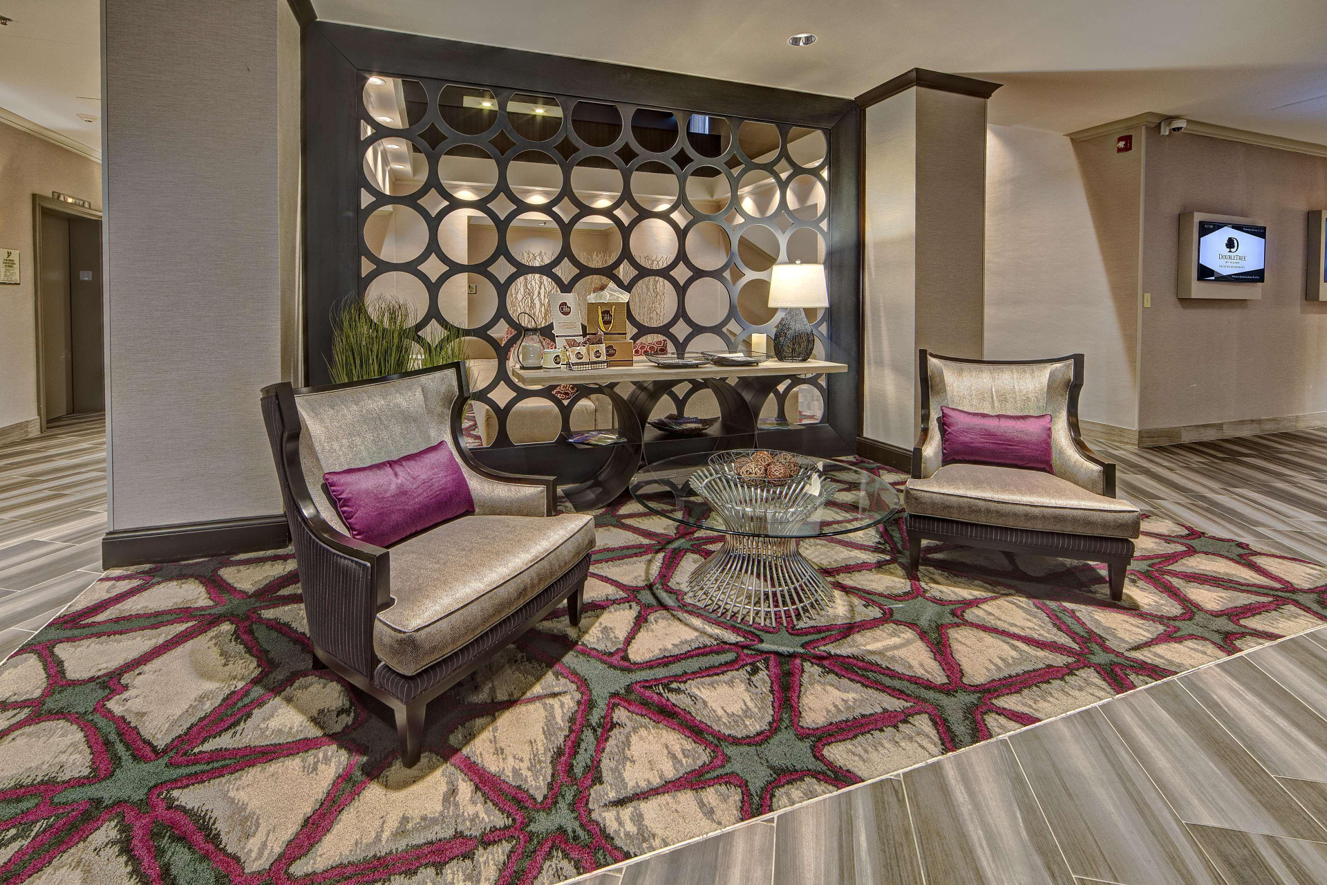 Vista Lobby DoubleTree by Hilton Hotel Decatur Riverfront