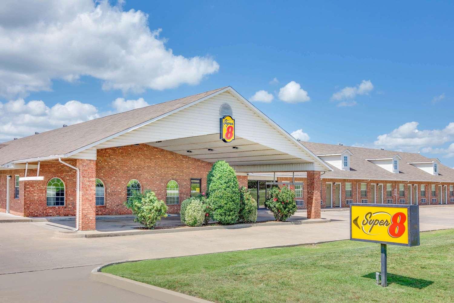 Vista Exterior Super 8 by Wyndham Big Cabin/Vinita Area
