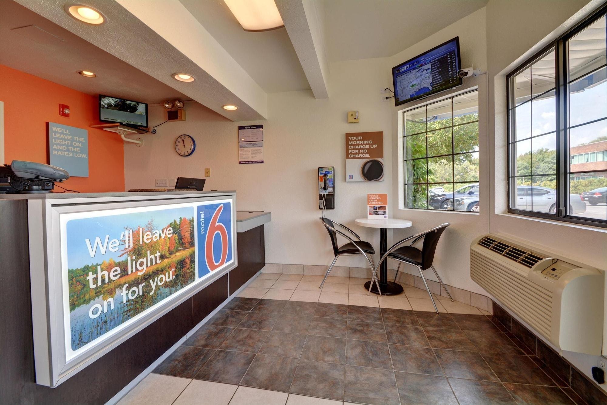 Vista Lobby Motel 6 Wethersfield, CT - Hartford