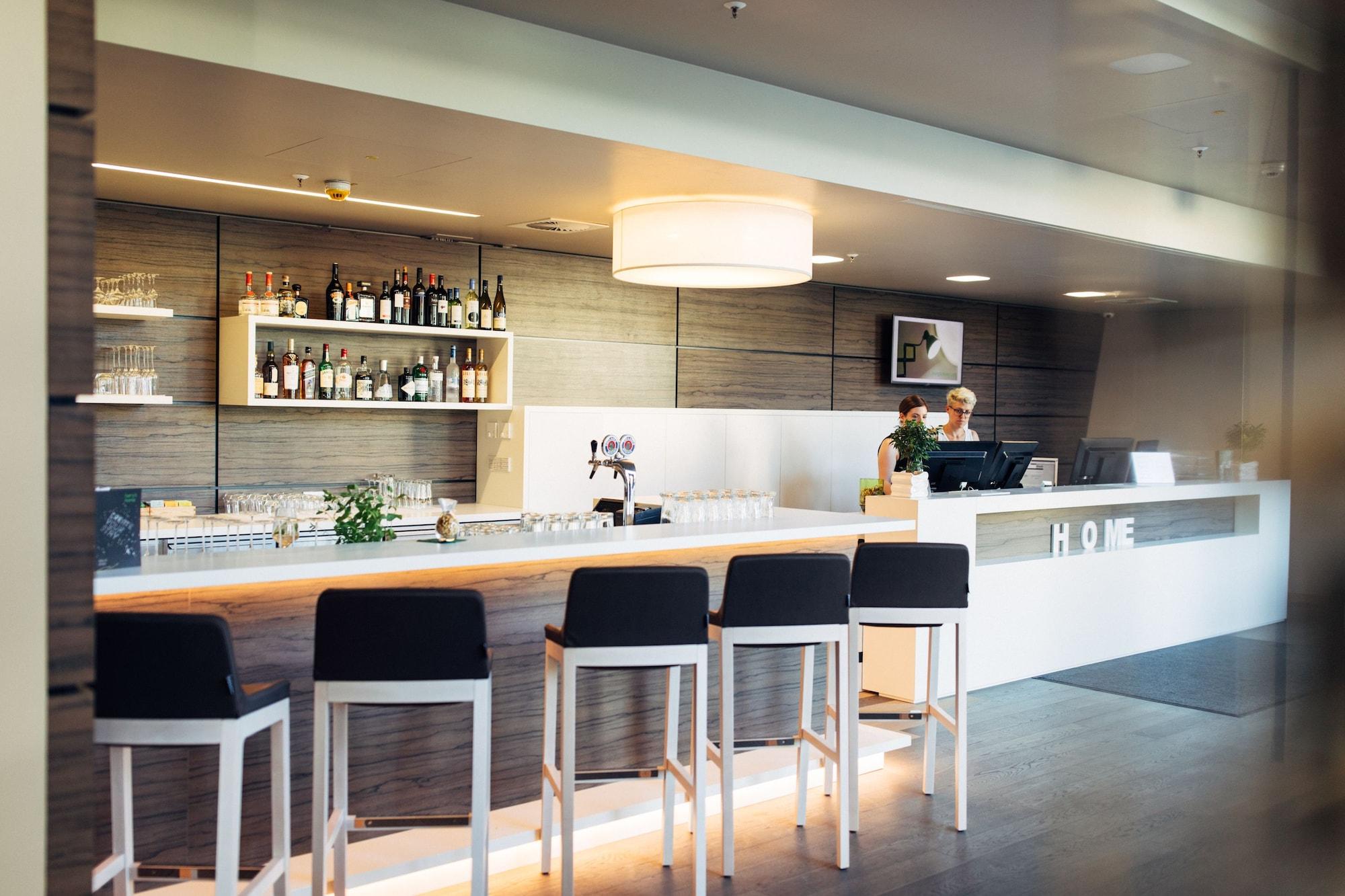 Bar/Salón harry’s home München Moosach hotel & apartments