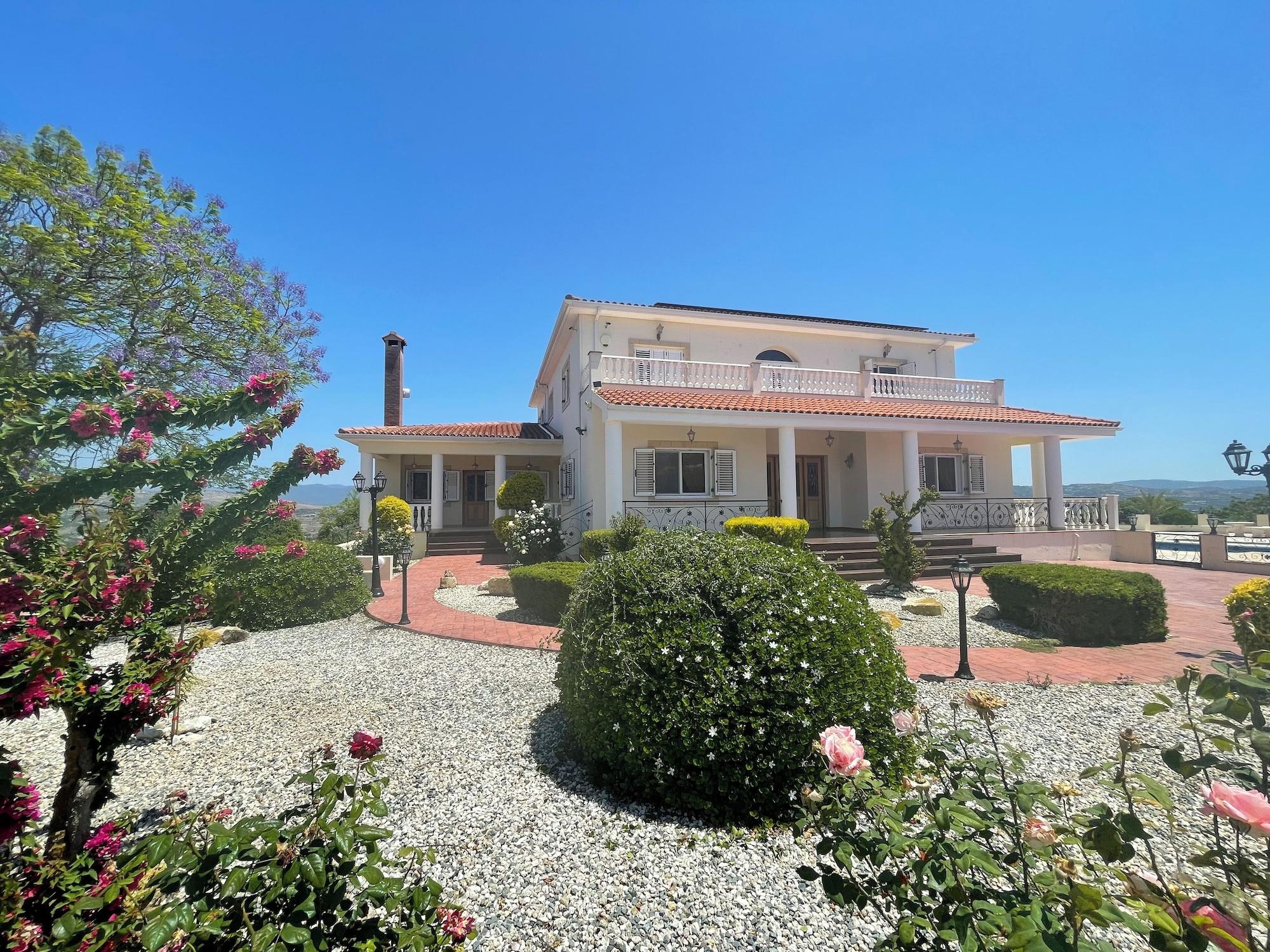 Vista Exterior Letymvou Terrace