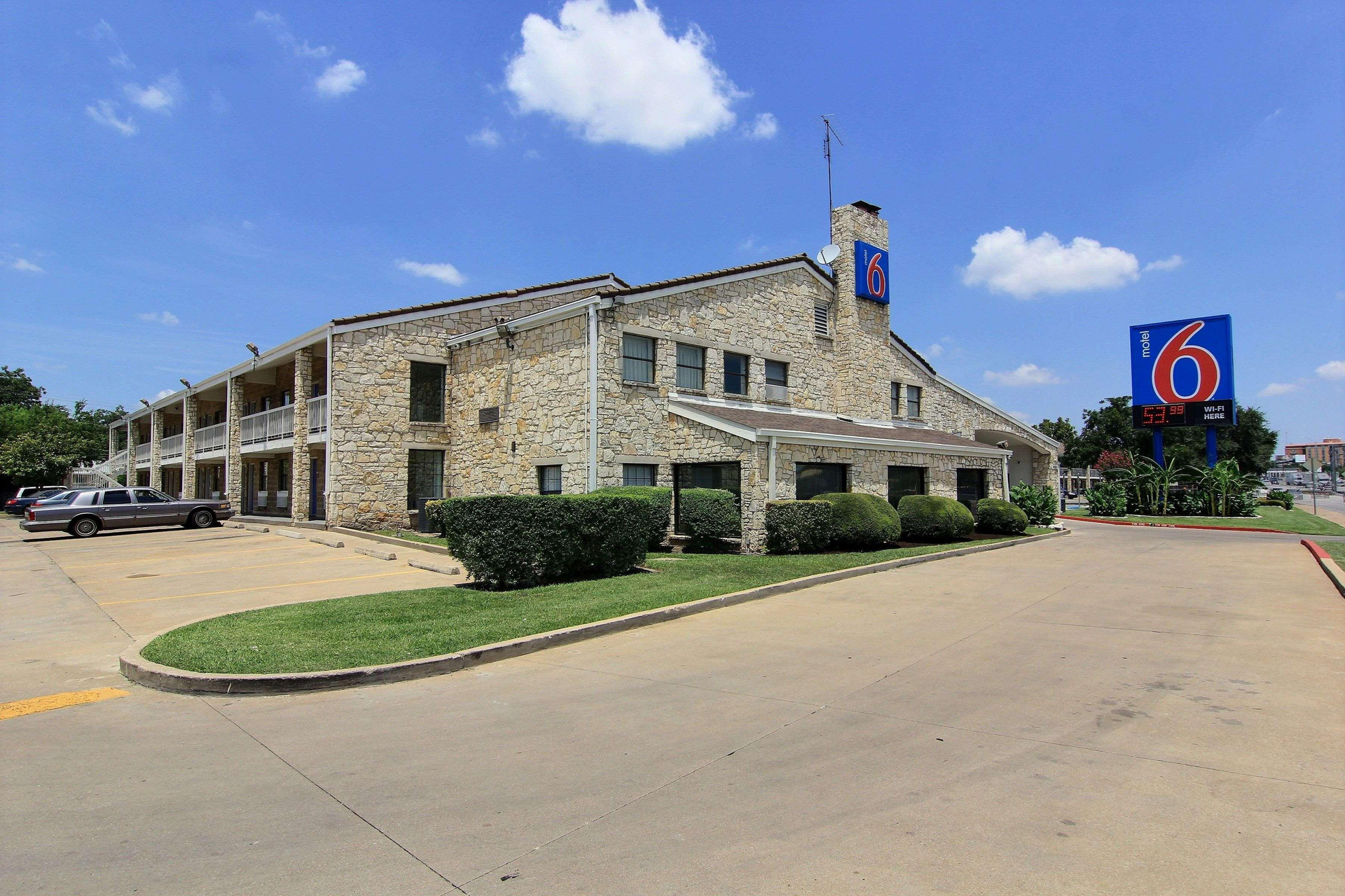 Vista Exterior Motel 6 Austin, TX - Central Downtown UT
