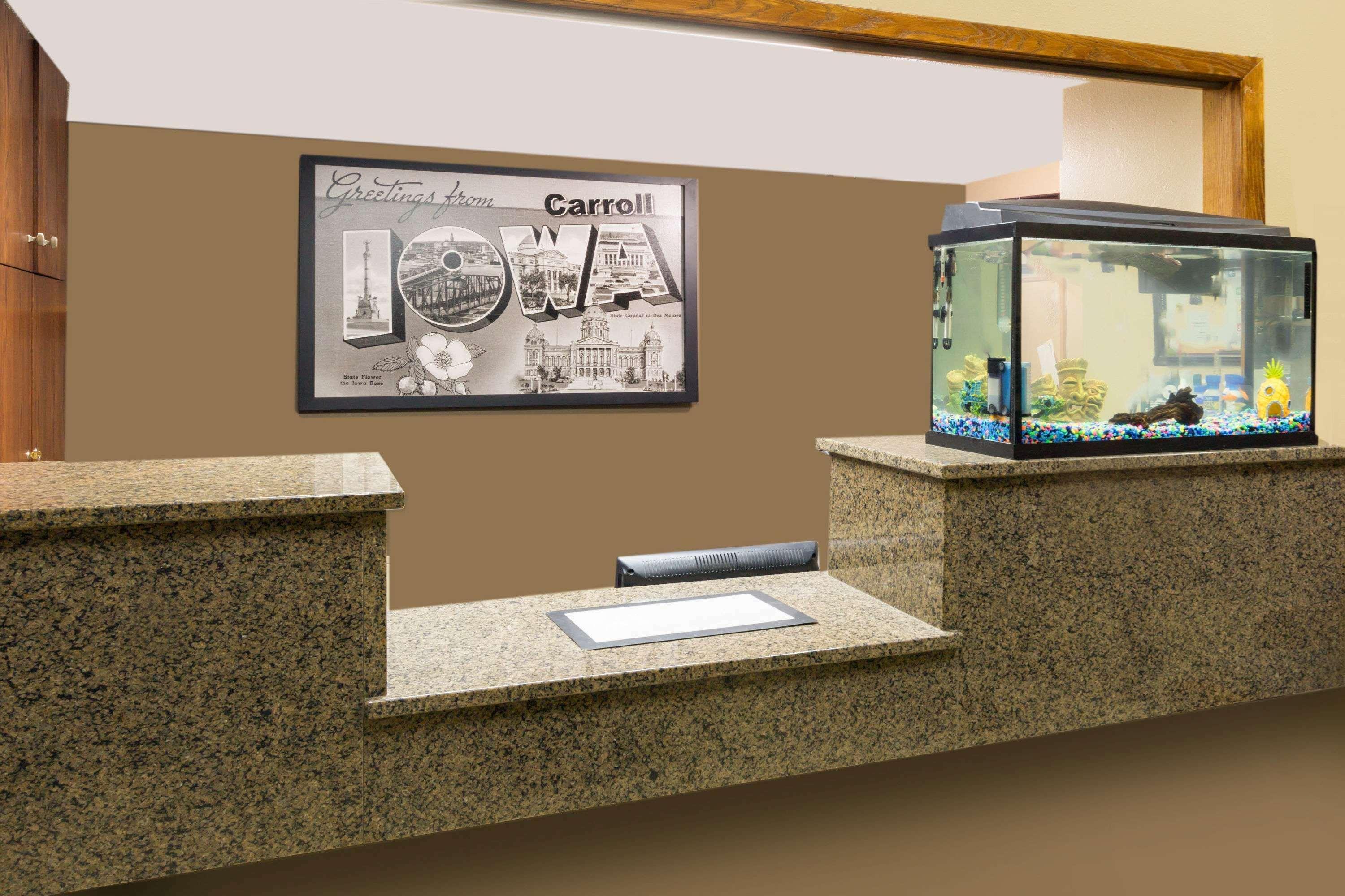 Vista Lobby Super 8 by Wyndham Carroll