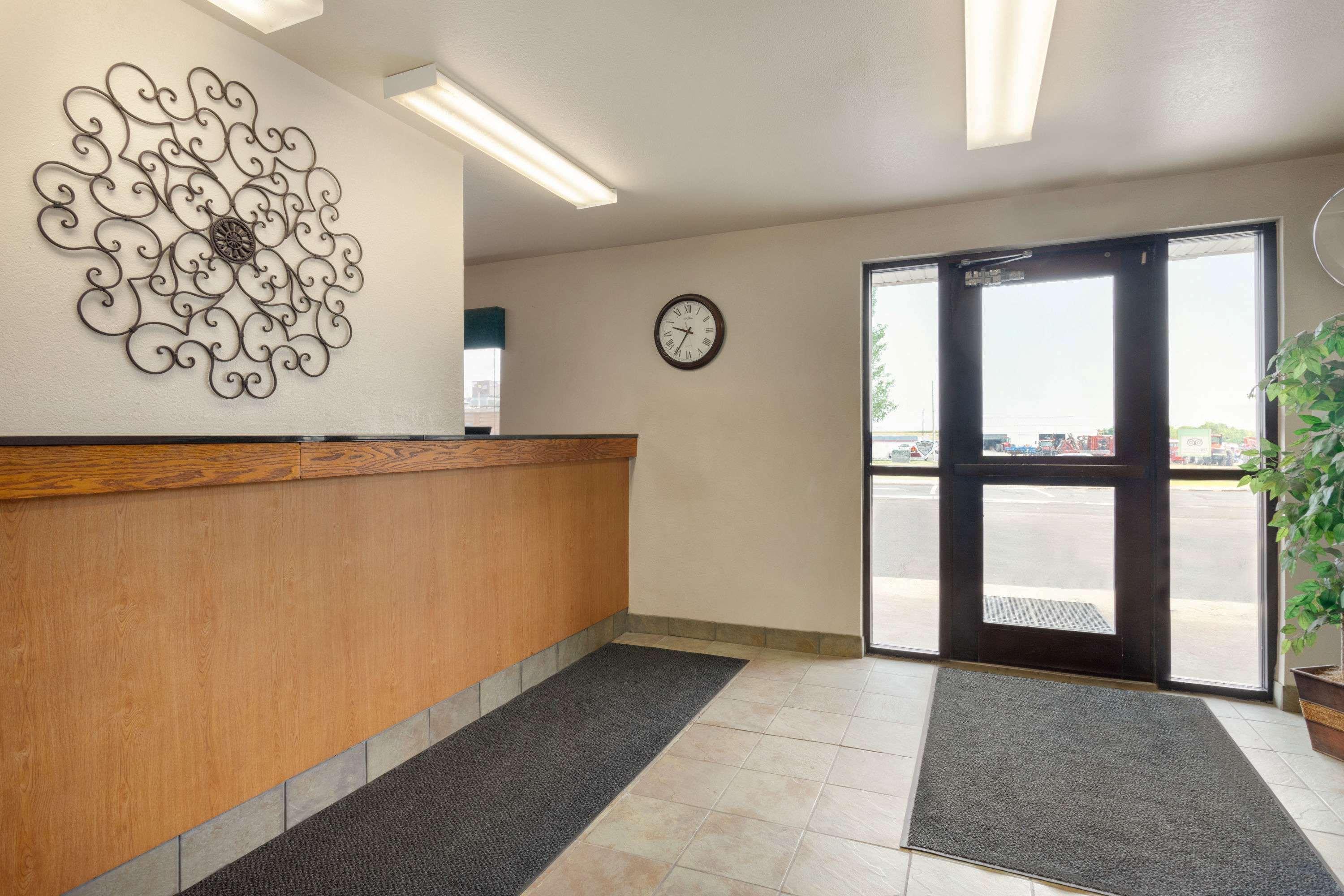 Vista Lobby Travelodge by Wyndham Marysville