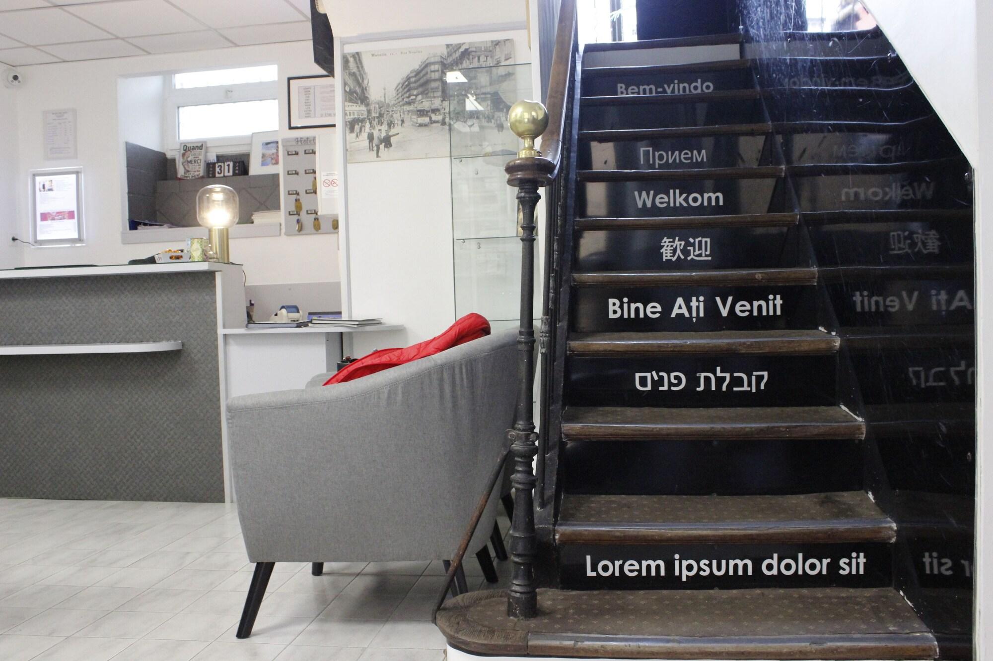 Varios Hôtel des Arts