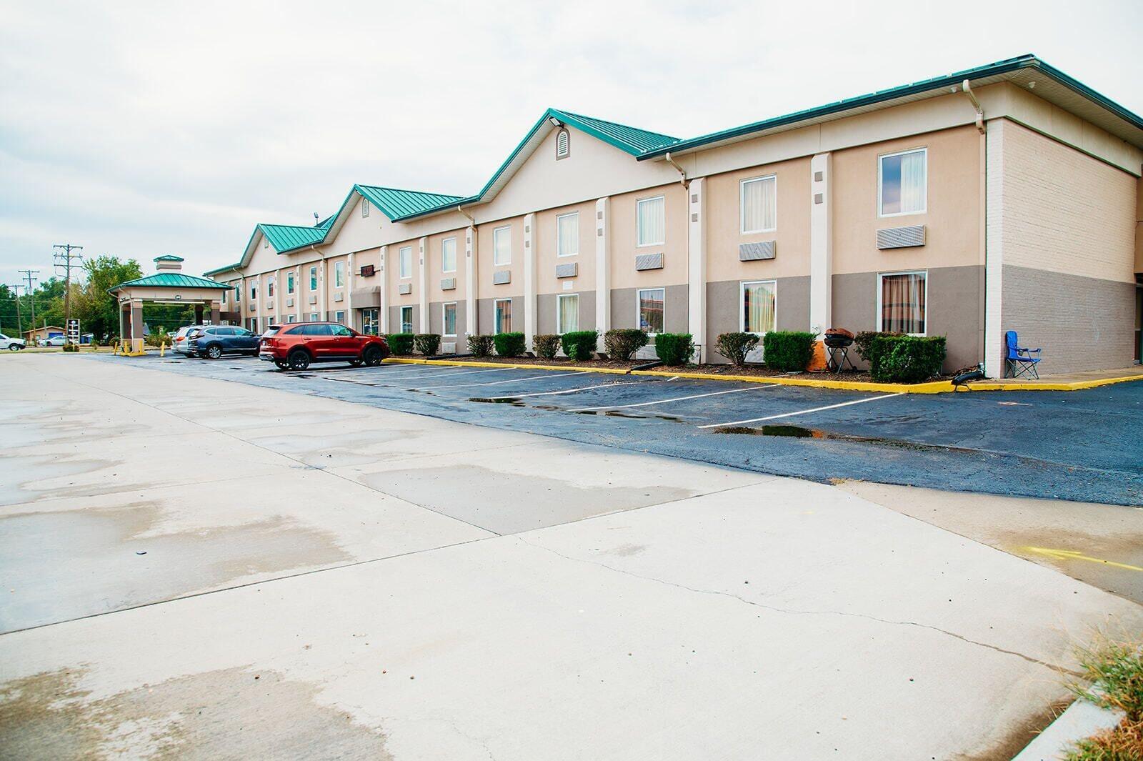Vista Exterior Country Garden & Suites