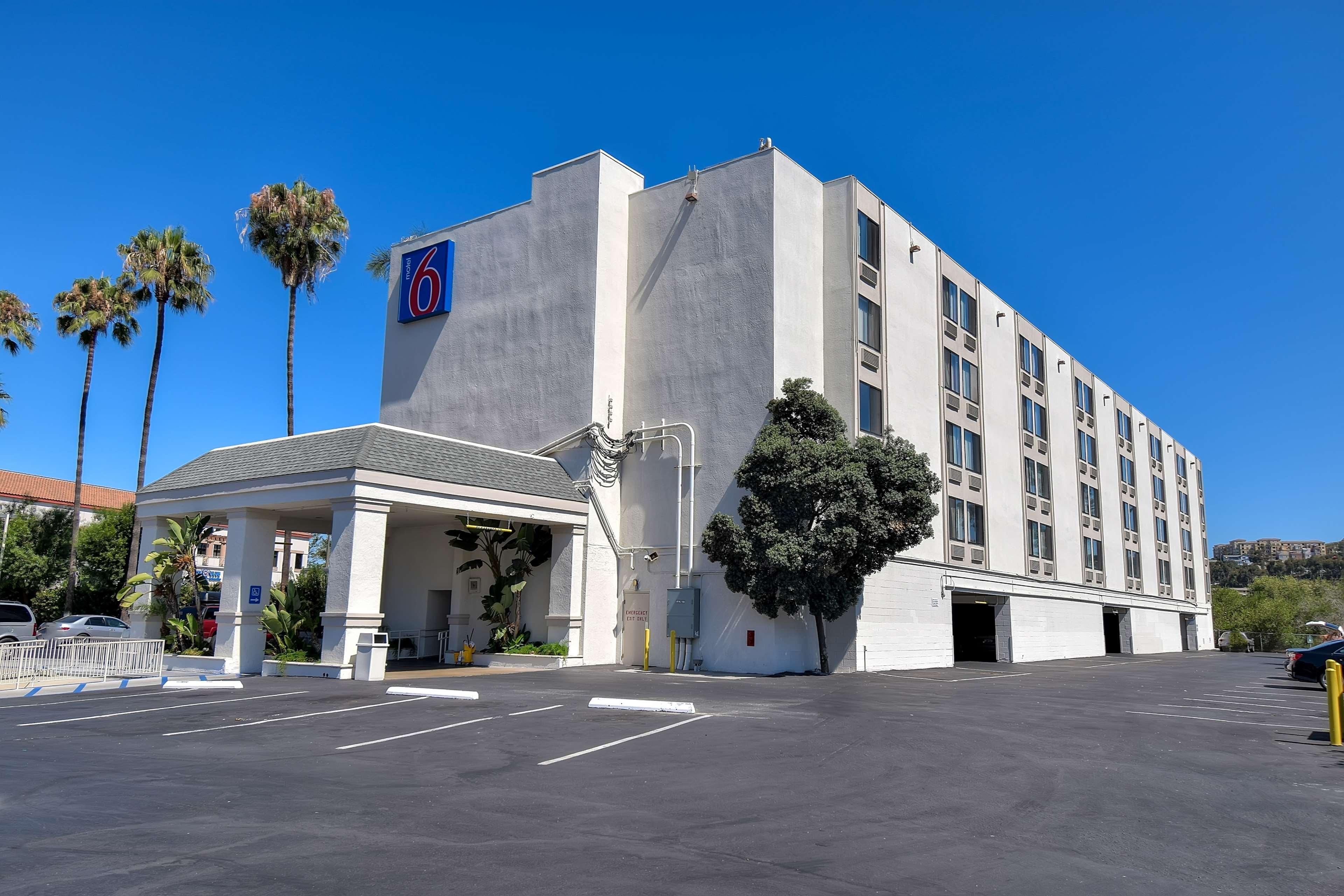 Vista Exterior Motel 6 San Diego, CA - Hotel Circle - Mission Valley
