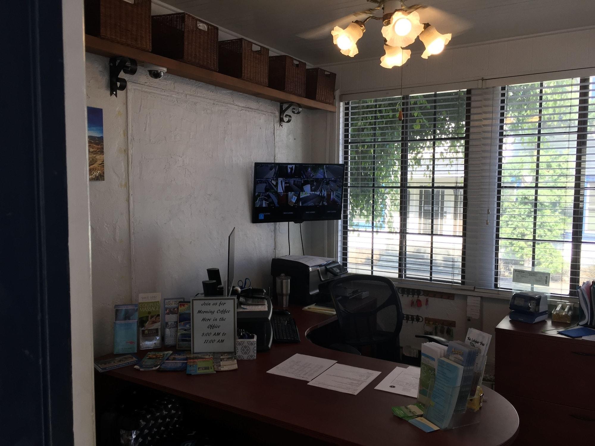 Vista Lobby Seacrest Inn