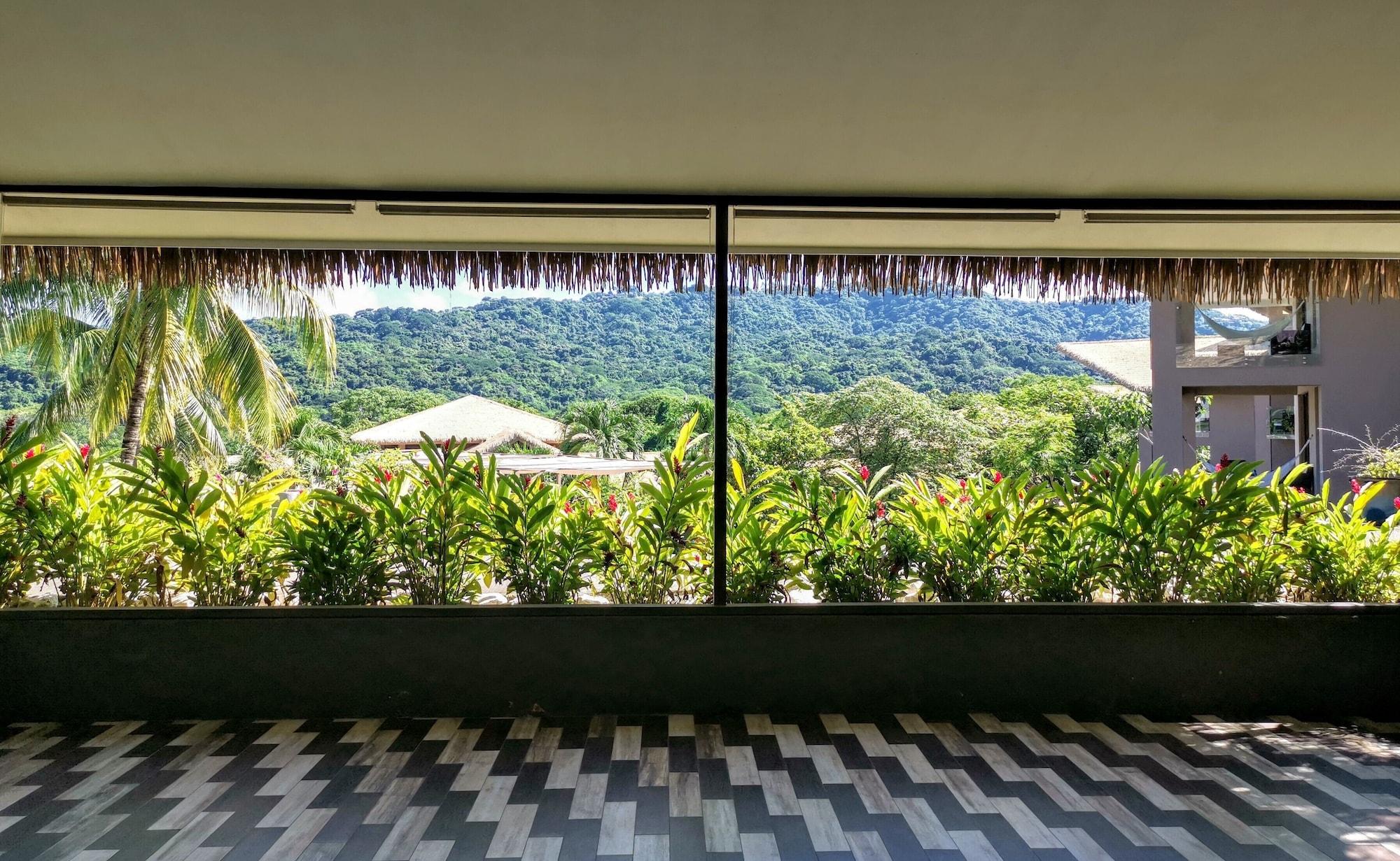 Gimnasio Nammbú Beachfront Bungalows