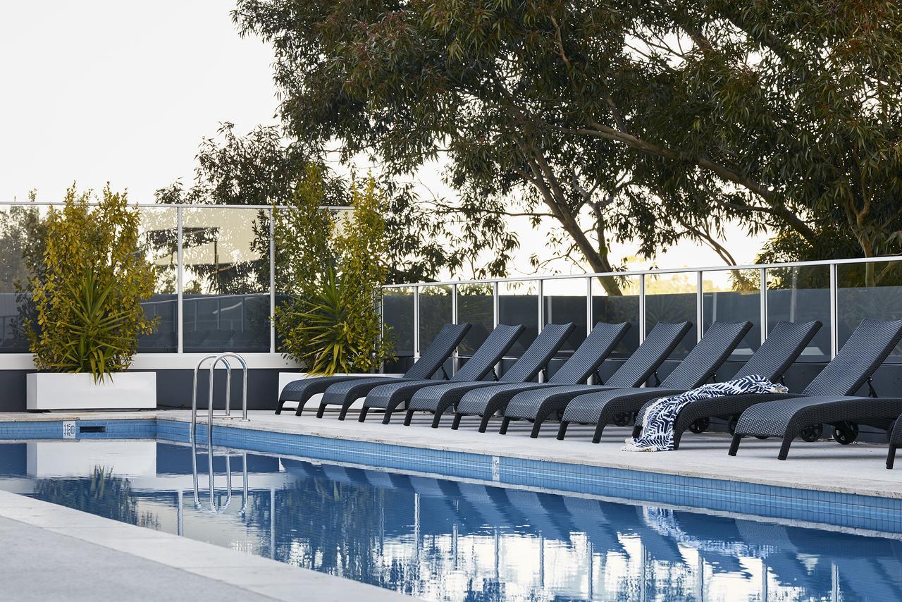 Vista Piscina Art Series The Watson Apartment
