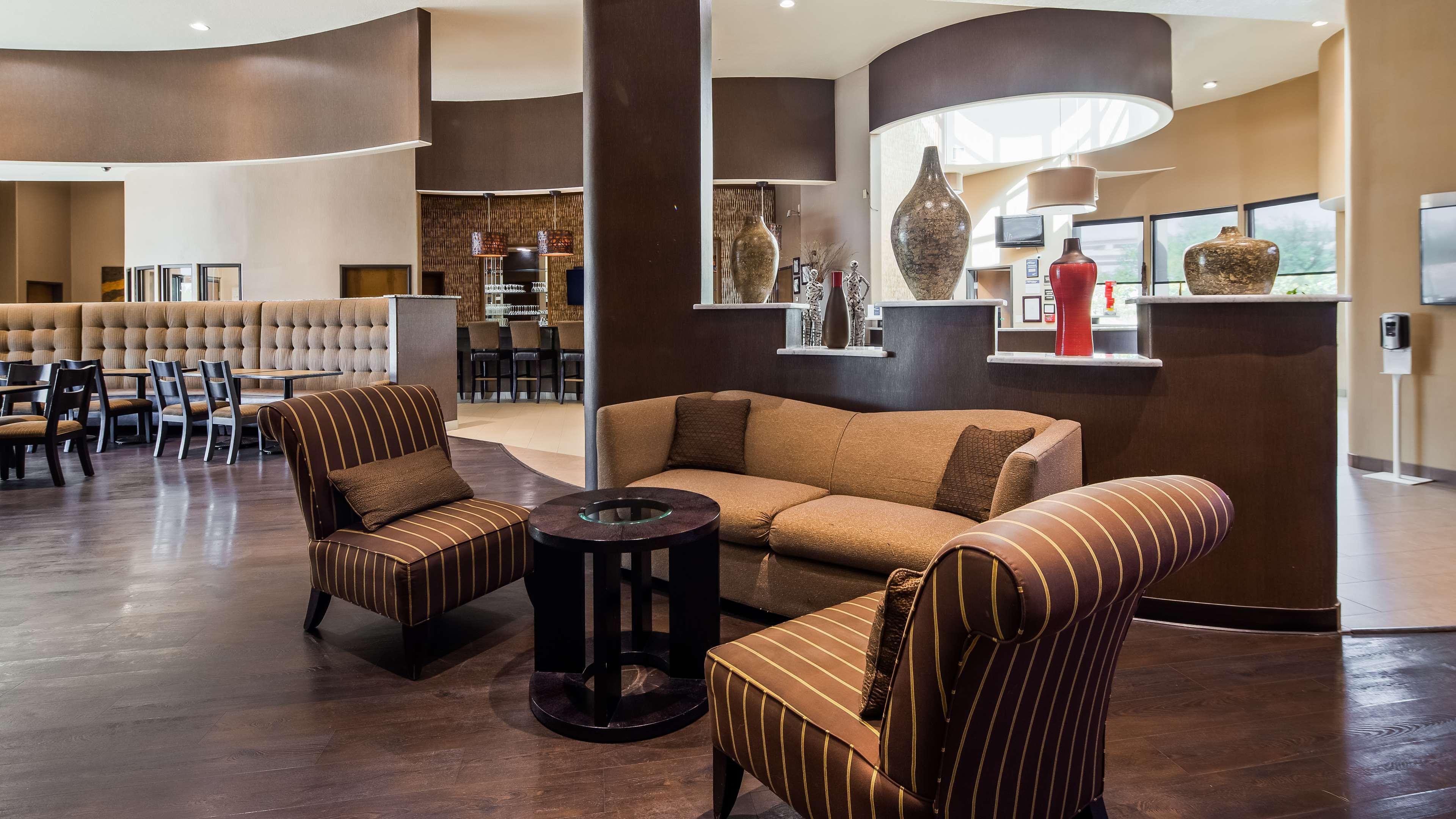 Vista Lobby Best Western Plus Lackland Hotel & Suites