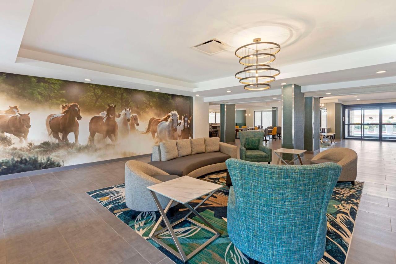 Vista Lobby Best Western Plus Fort Worth North