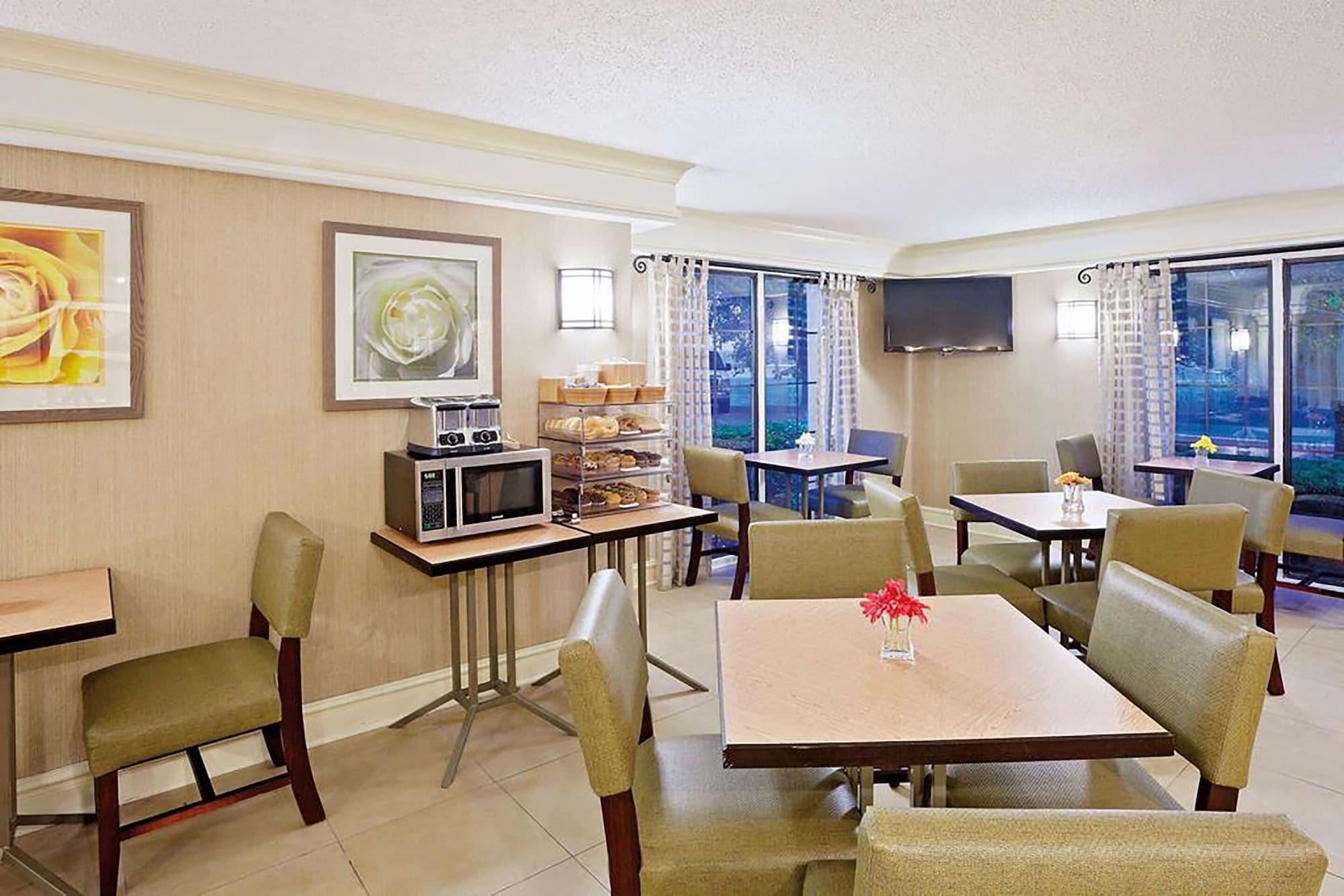 Restaurant Norwood Inn & Suites Indianapolis