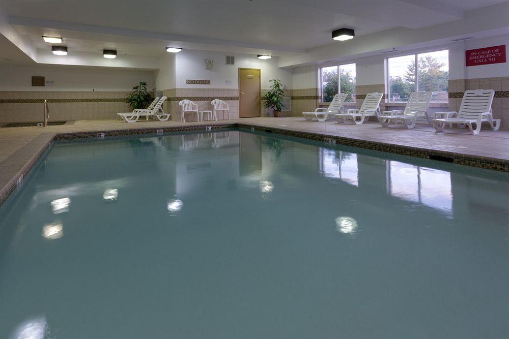 Vista Piscina Country Inn & Suites By Carlson, Richmond West at I-64, VA