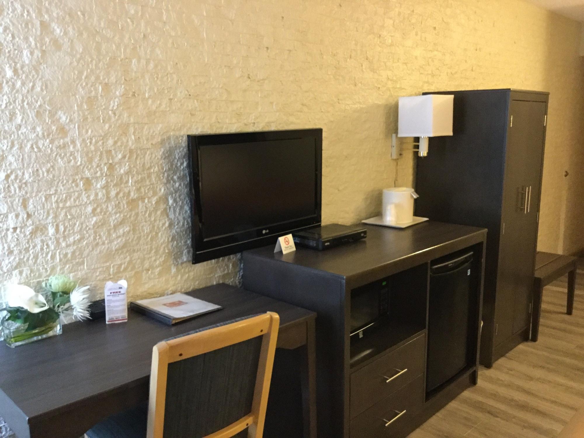 Set de Habitación Econo Lodge Metro