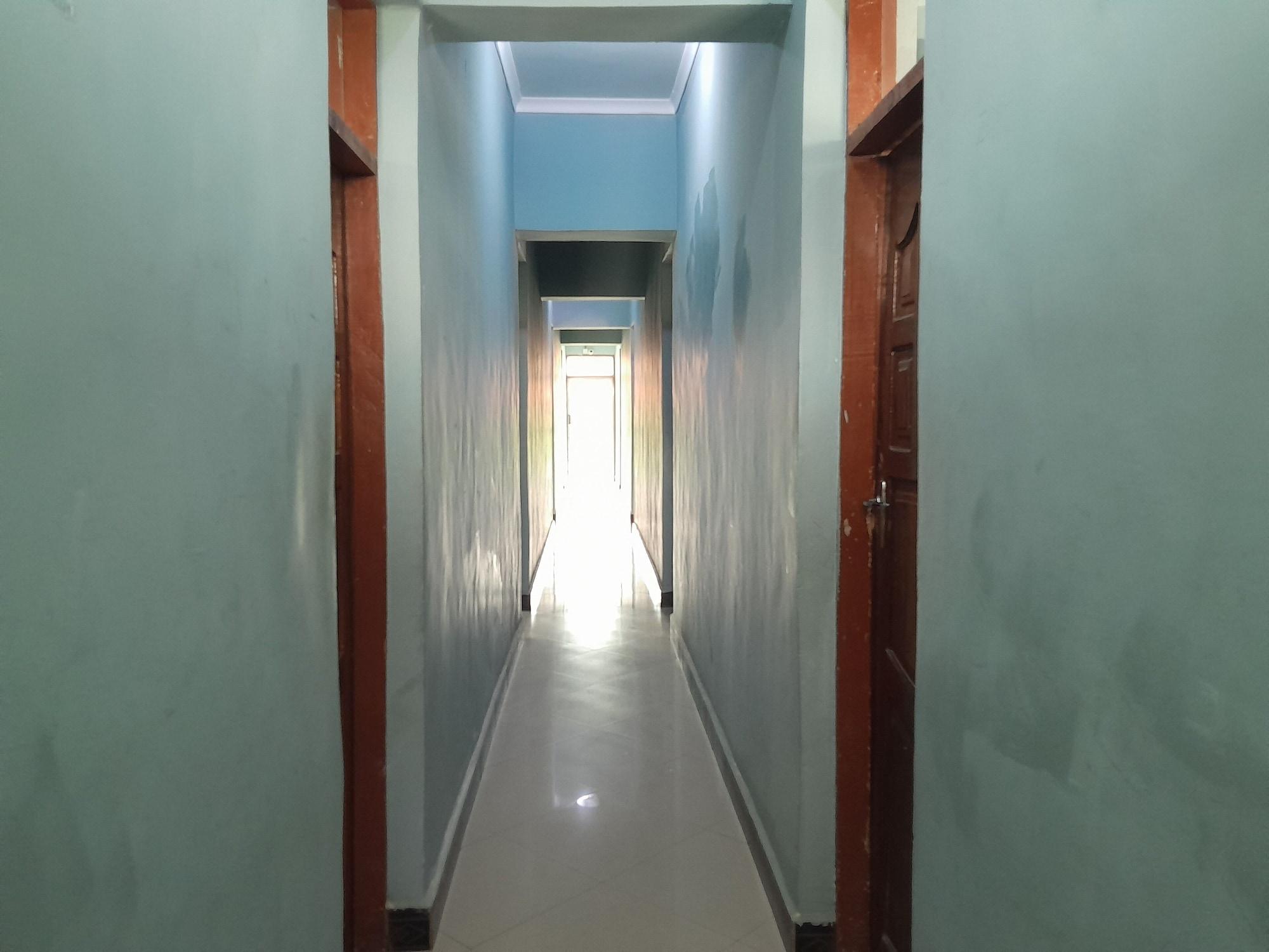 Vista Lobby HIGHLAND BREEZE AVACADO HOTEL