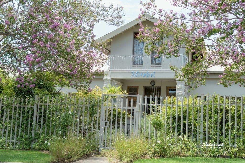 Varios Mirabel Guesthouse