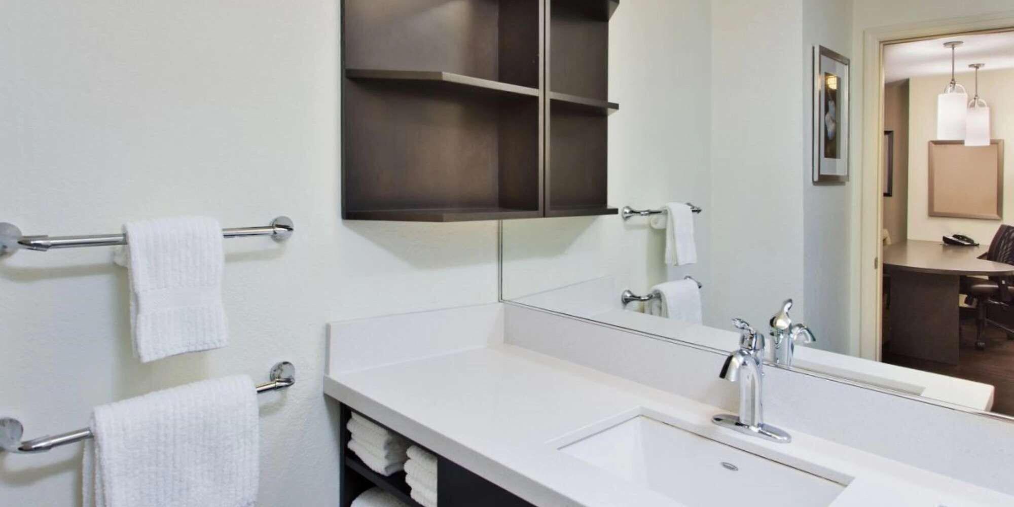 Equipamiento de Habitación Sonesta Simply Suites Lansing