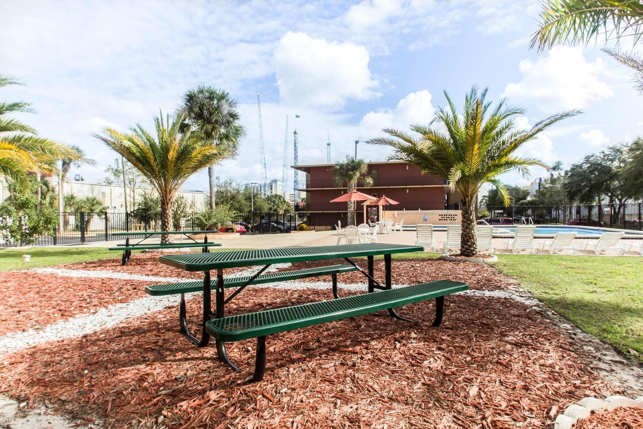 Instalaciones Recreativas Suburban Studios International Drive