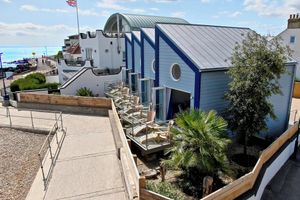 Alojamiento - Beach Hut Suites