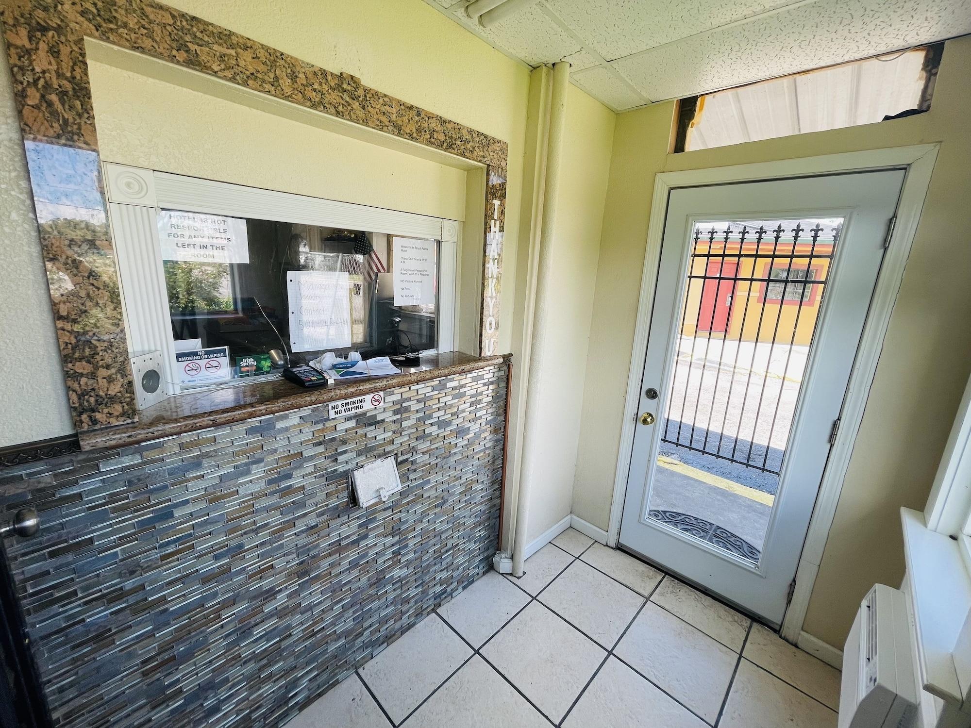 Vista Lobby Royal Palms Motel & RV Park