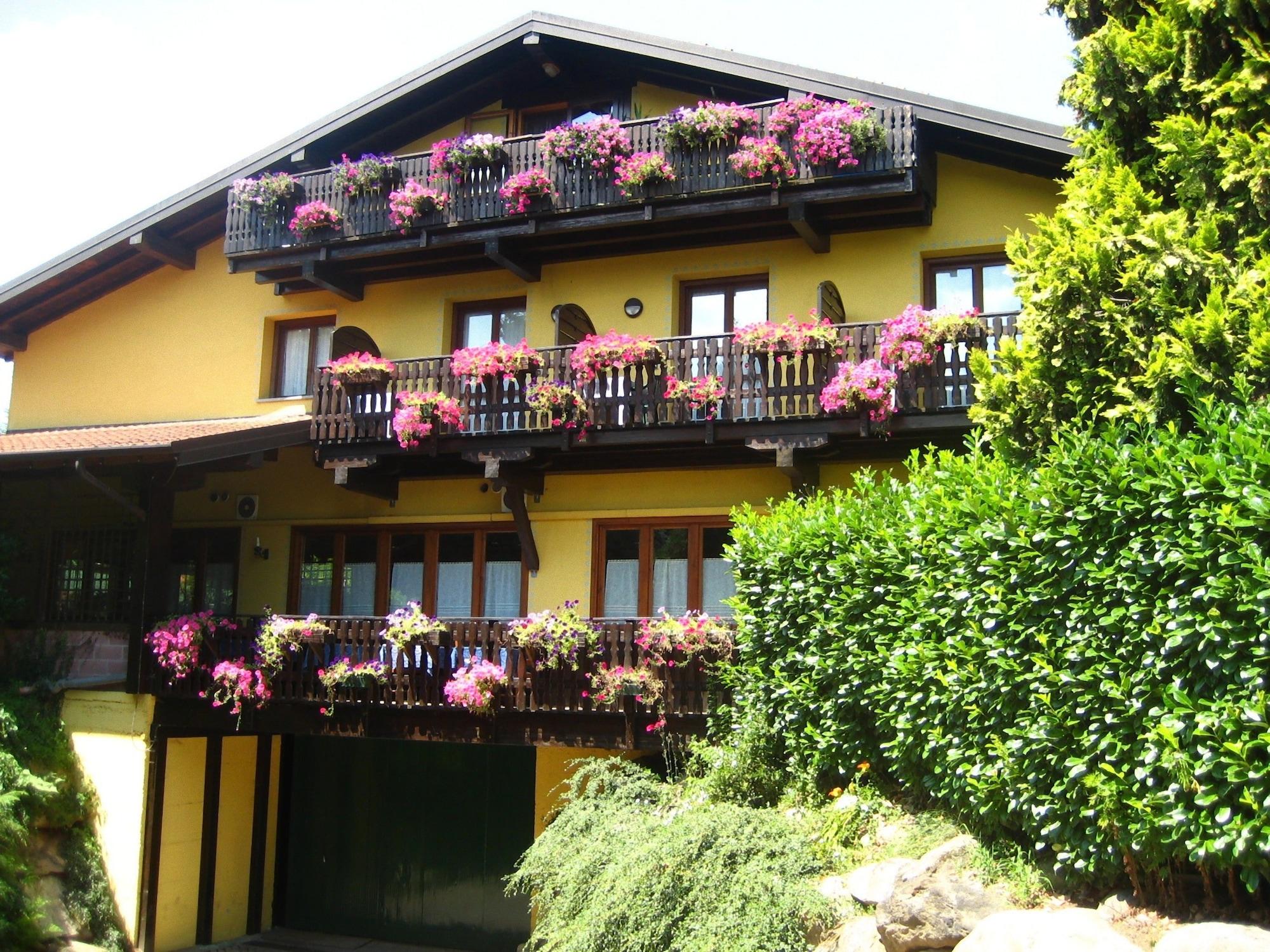 Vista Exterior Hotel Ristorante La Perla