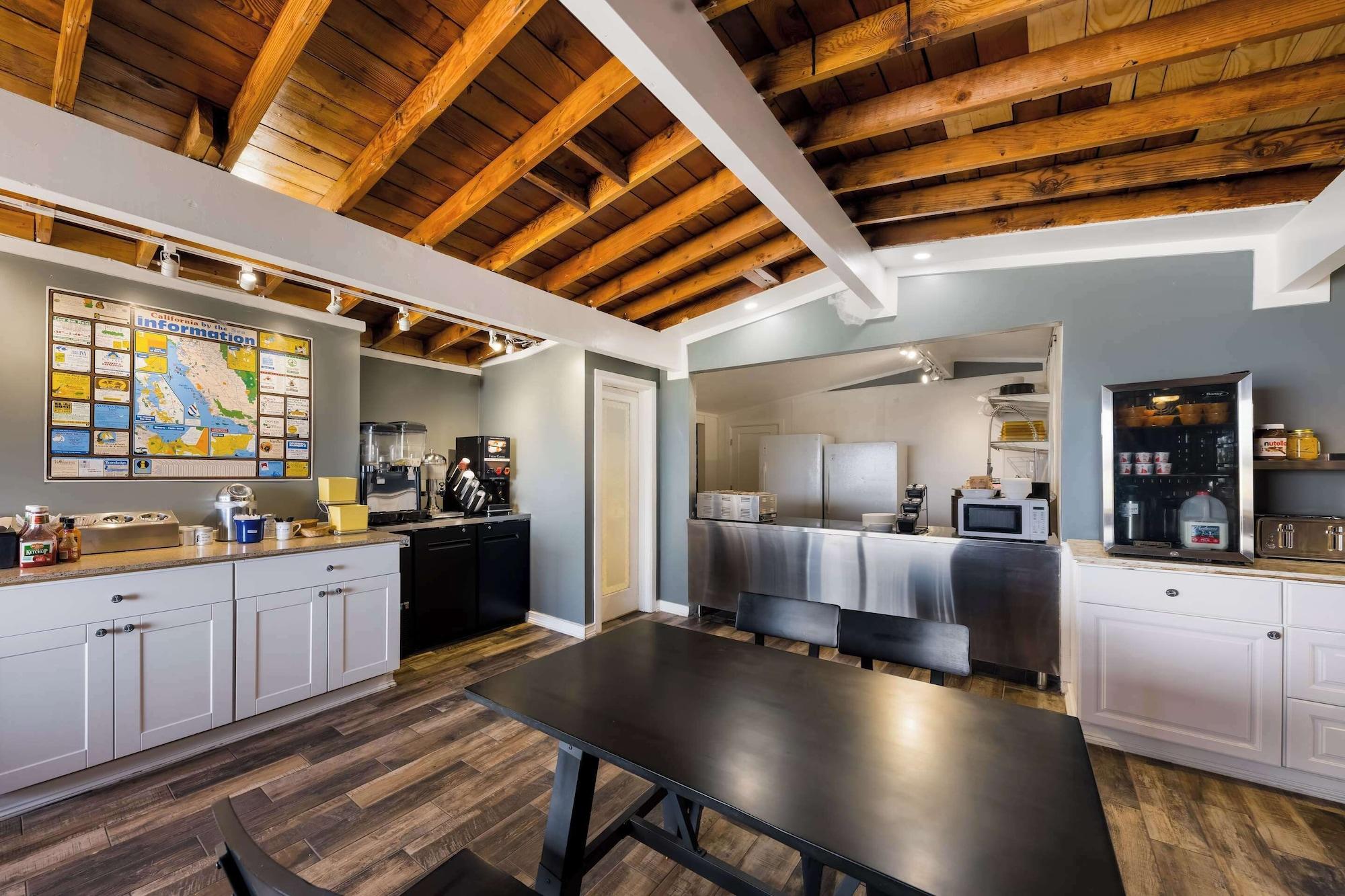 Restaurant Comfort Inn near Hearst Castle - Cambria