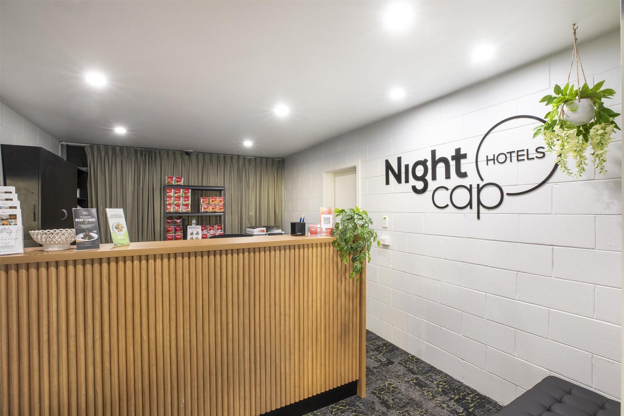Vista Lobby Nightcap at Dalrymple Hotel