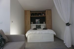 Alquiler Vacacional - Fabulous studio with sun terrace & hot tub 50m from beach