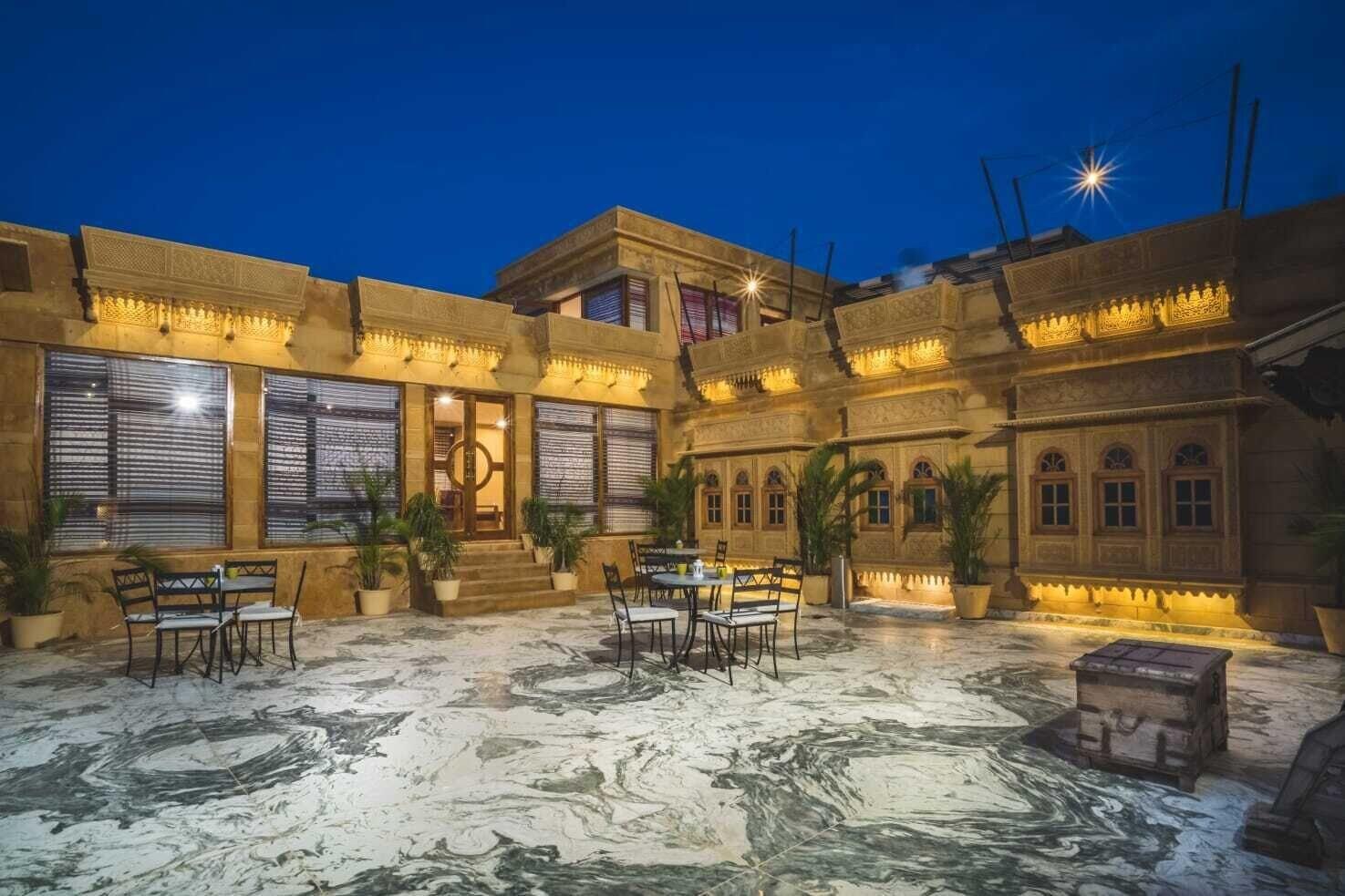 Vista Exterior Hotel Grand Khalifa