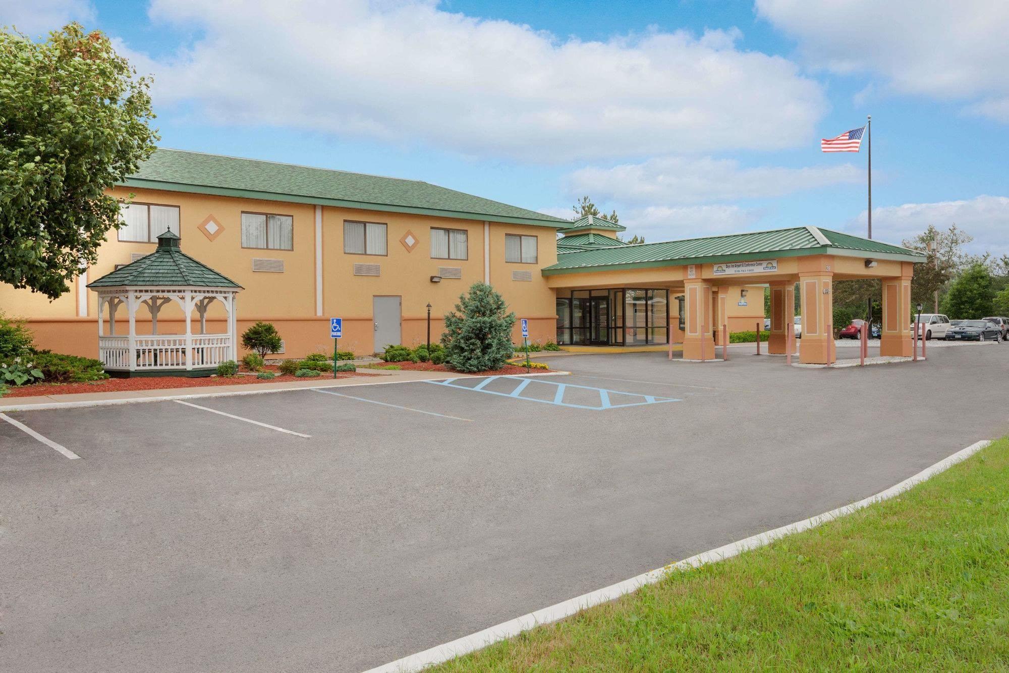 Varios Days Inn Albany Airport