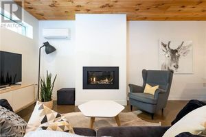 Alquiler Vacacional - Luxury Bed and Breakfast 2 bdrm Chalet unit w/ private yard, hottub walk to ski.
