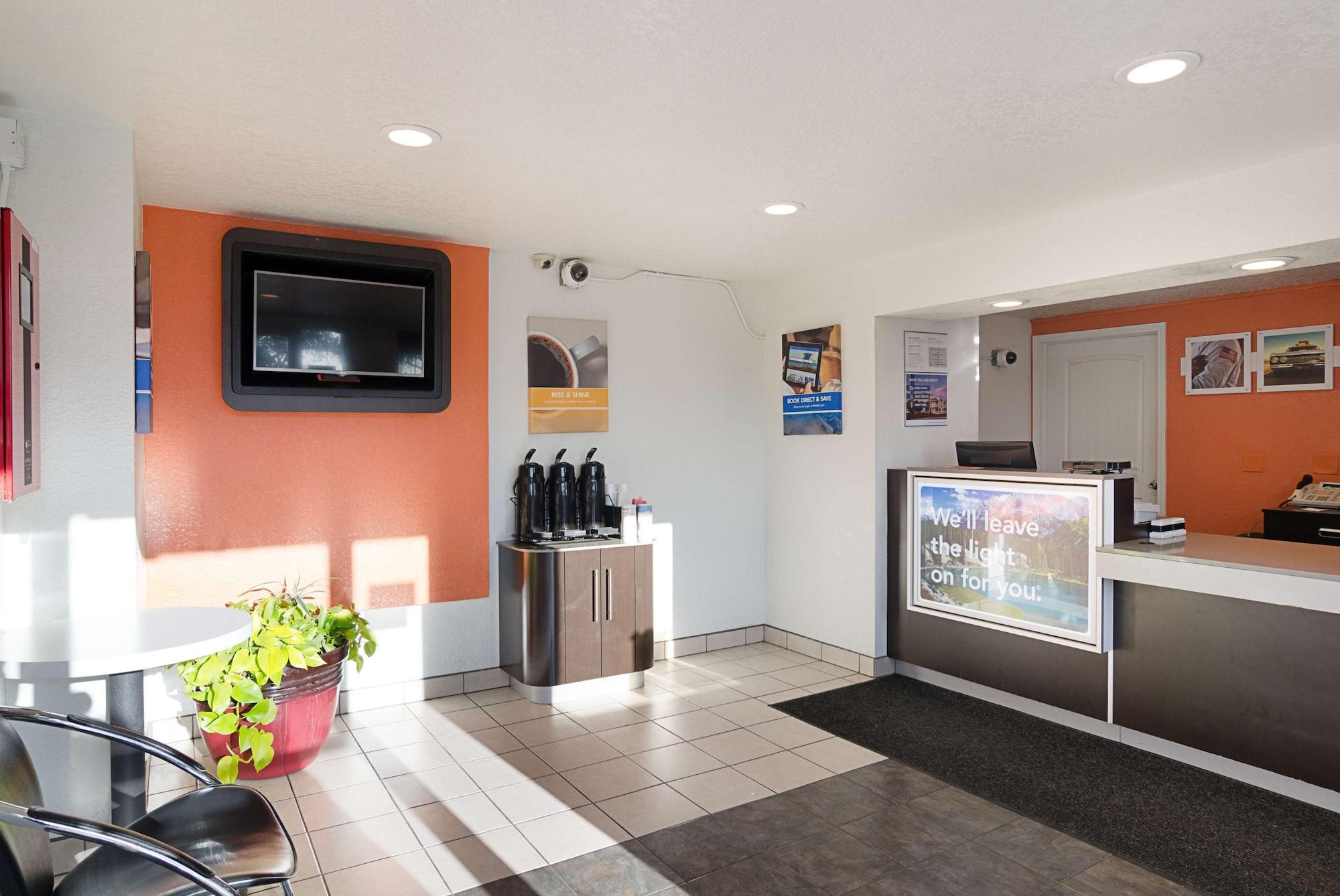Bar/Salón Motel 6 Denver, CO – Downtown