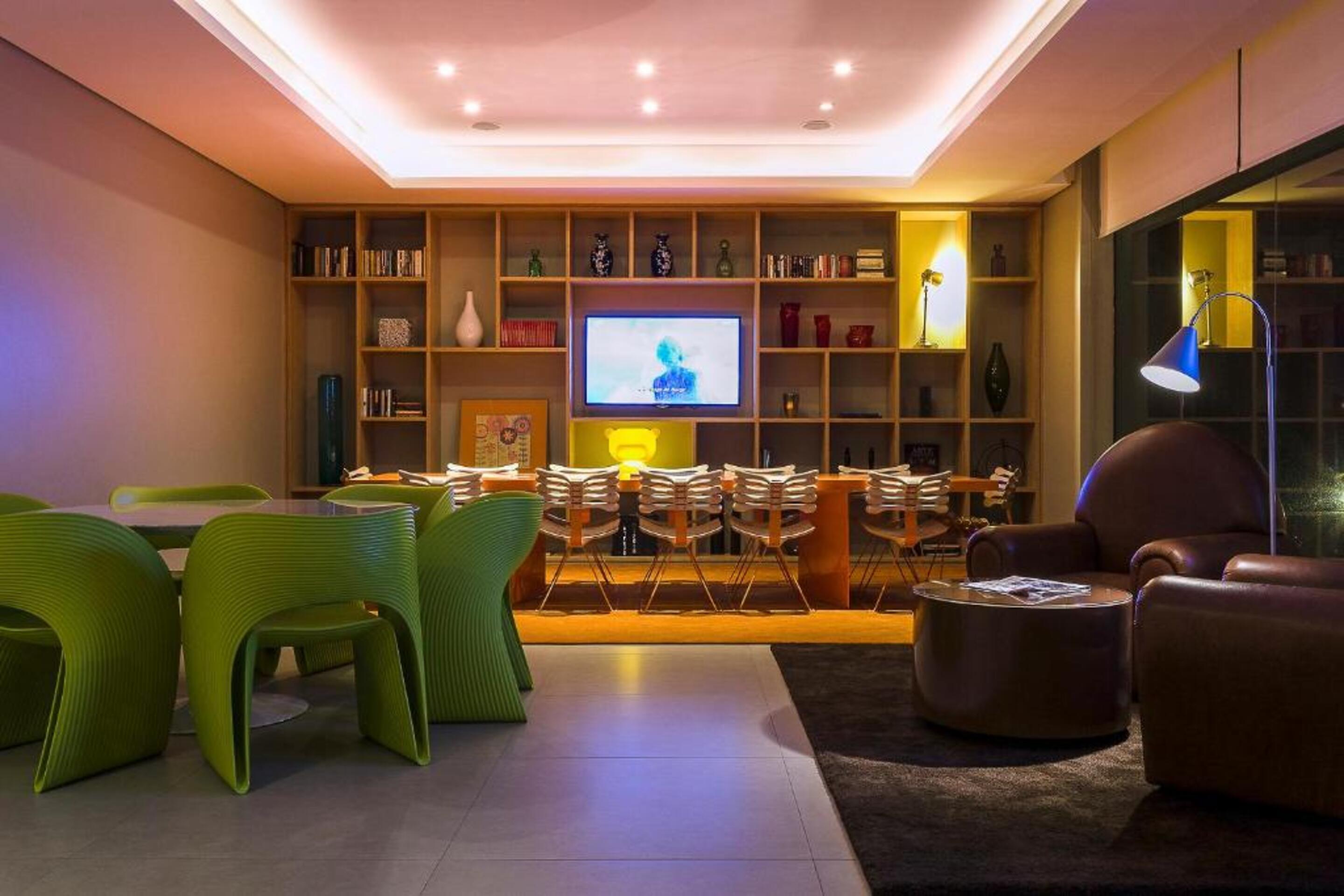 Vista Lobby DMax Hotel